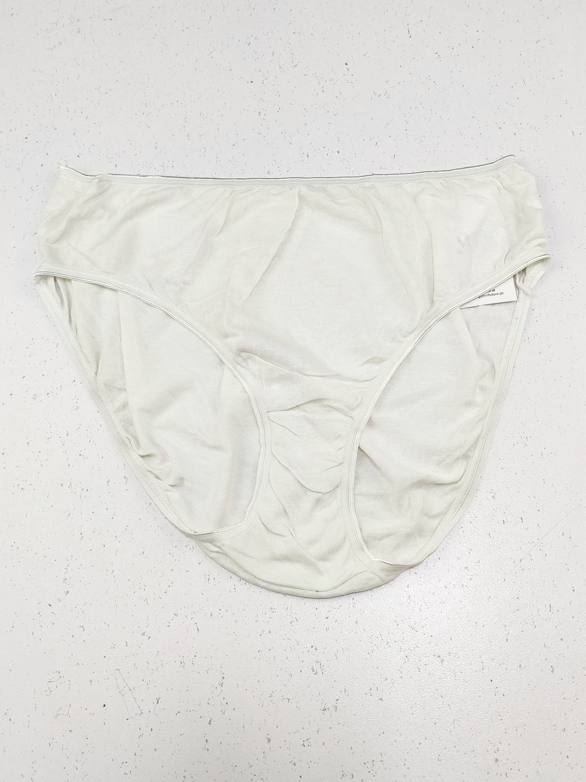 Buy online pre-used pre-loved 100% authentic & Original branded Unknown Brand (PU-2015) available in Pakistan. Top international brands avilable.