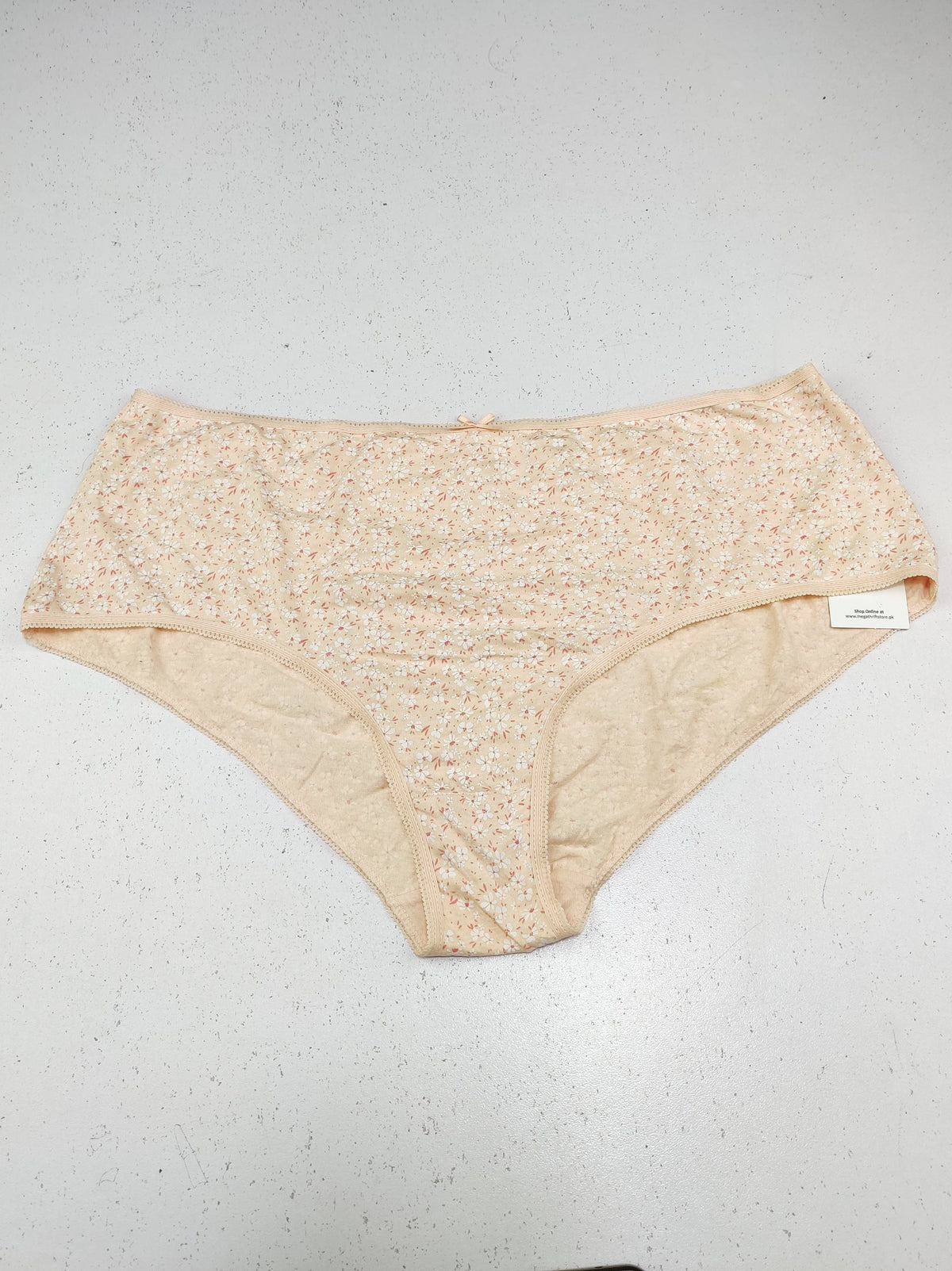 Buy online pre-used pre-loved 100% authentic & Original branded Unknown Brand (PU-2022) available in Pakistan. Top international brands avilable.