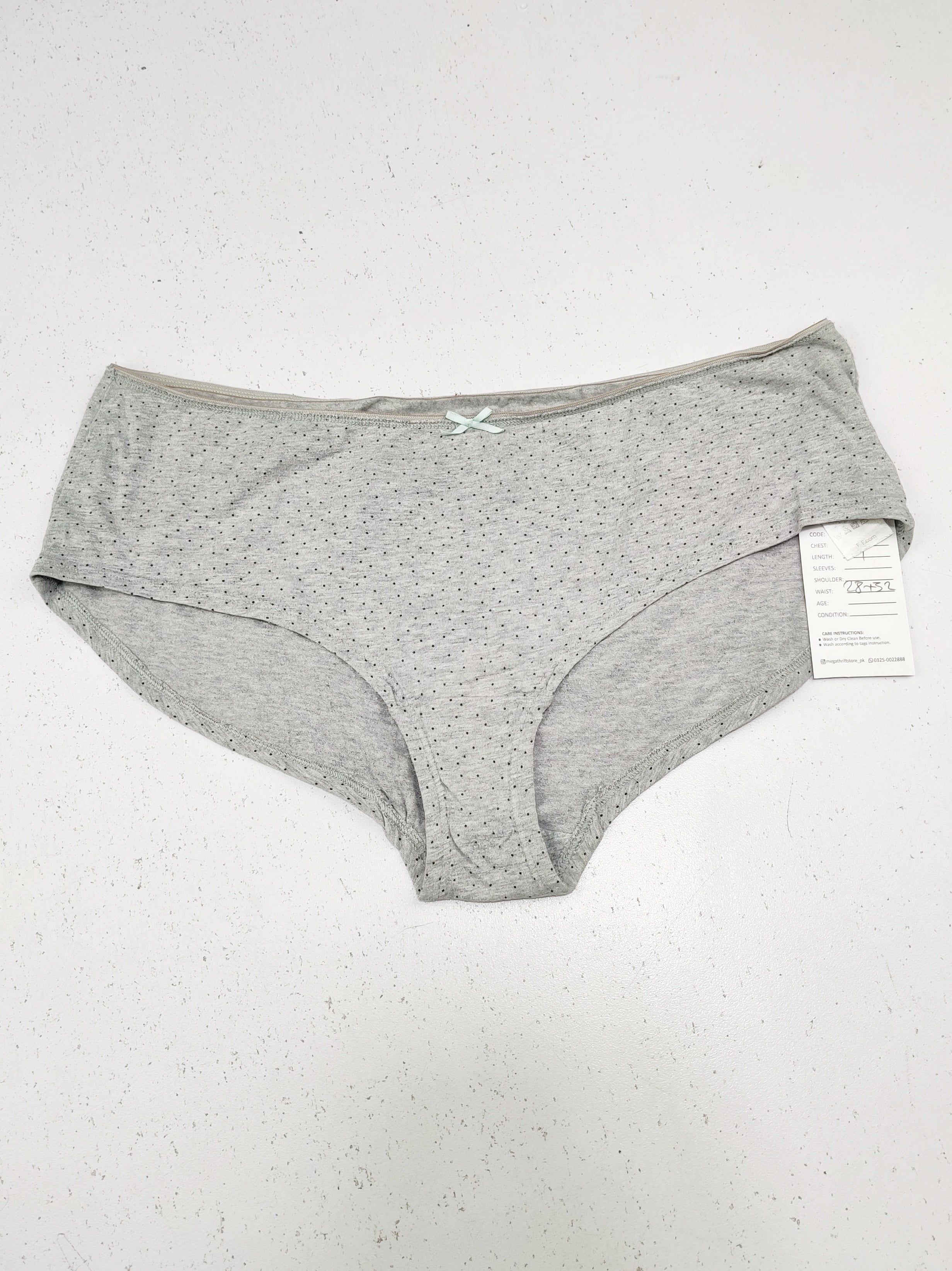 Buy online pre-used pre-loved 100% authentic & Original branded F&F (PU-2062) available in Pakistan. Top international brands avilable.