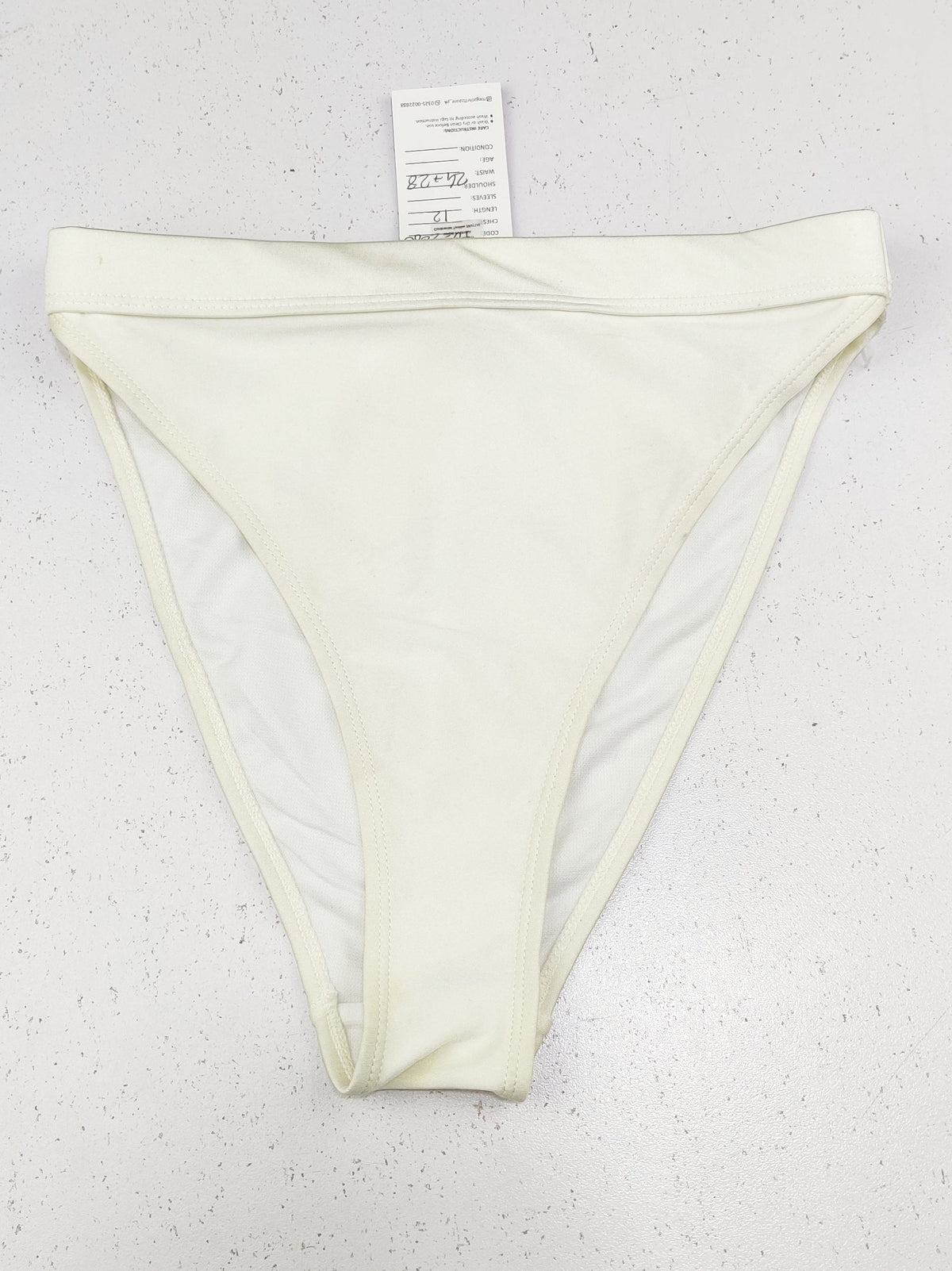 Buy online pre-used pre-loved 100% authentic & Original branded Unknown Brand (PU-2086) available in Pakistan. Top international brands avilable.