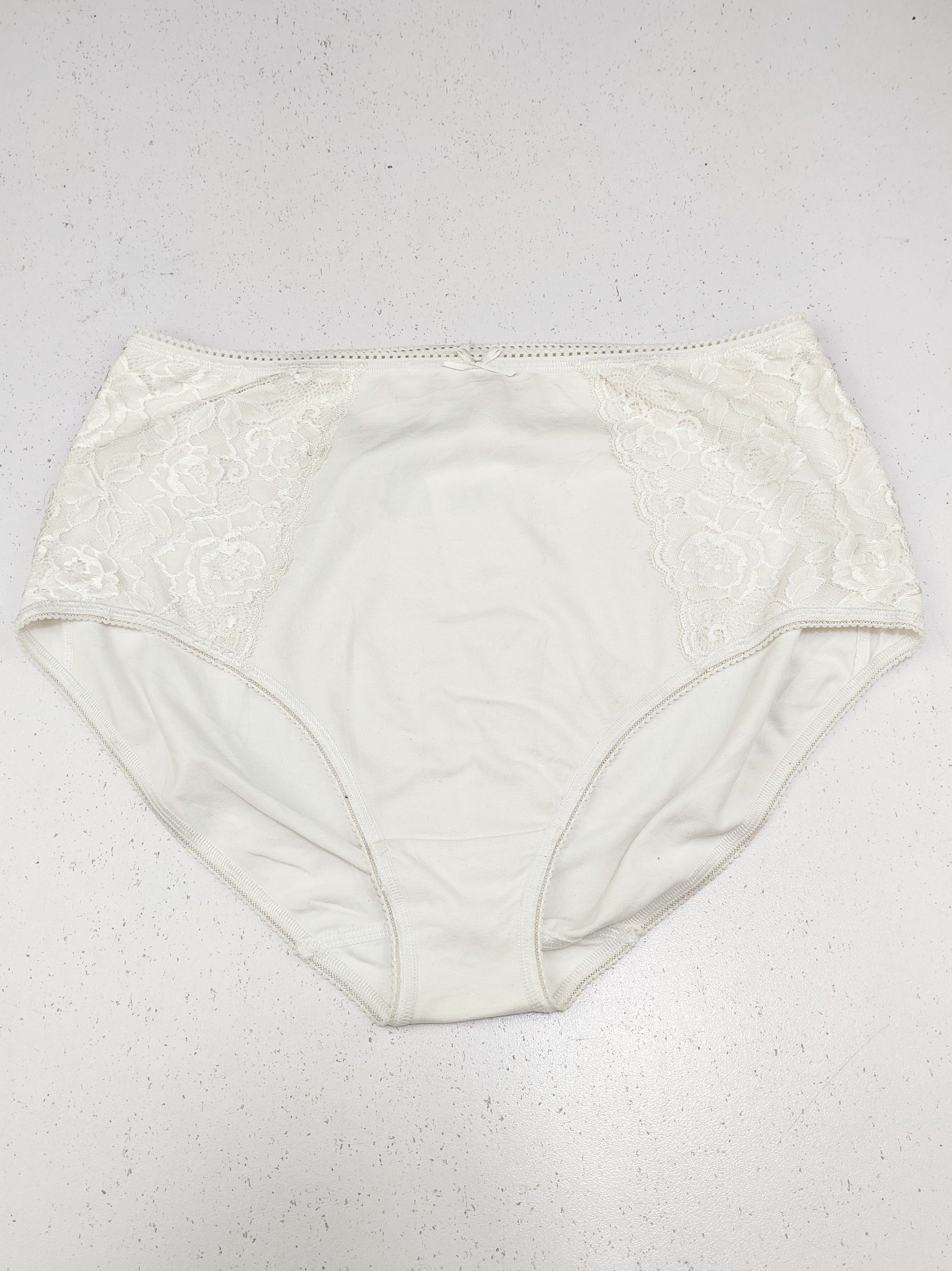 Buy online pre-used pre-loved 100% authentic & Original branded Marks & Spencer (PU-2089) available in Pakistan. Top international brands avilable.
