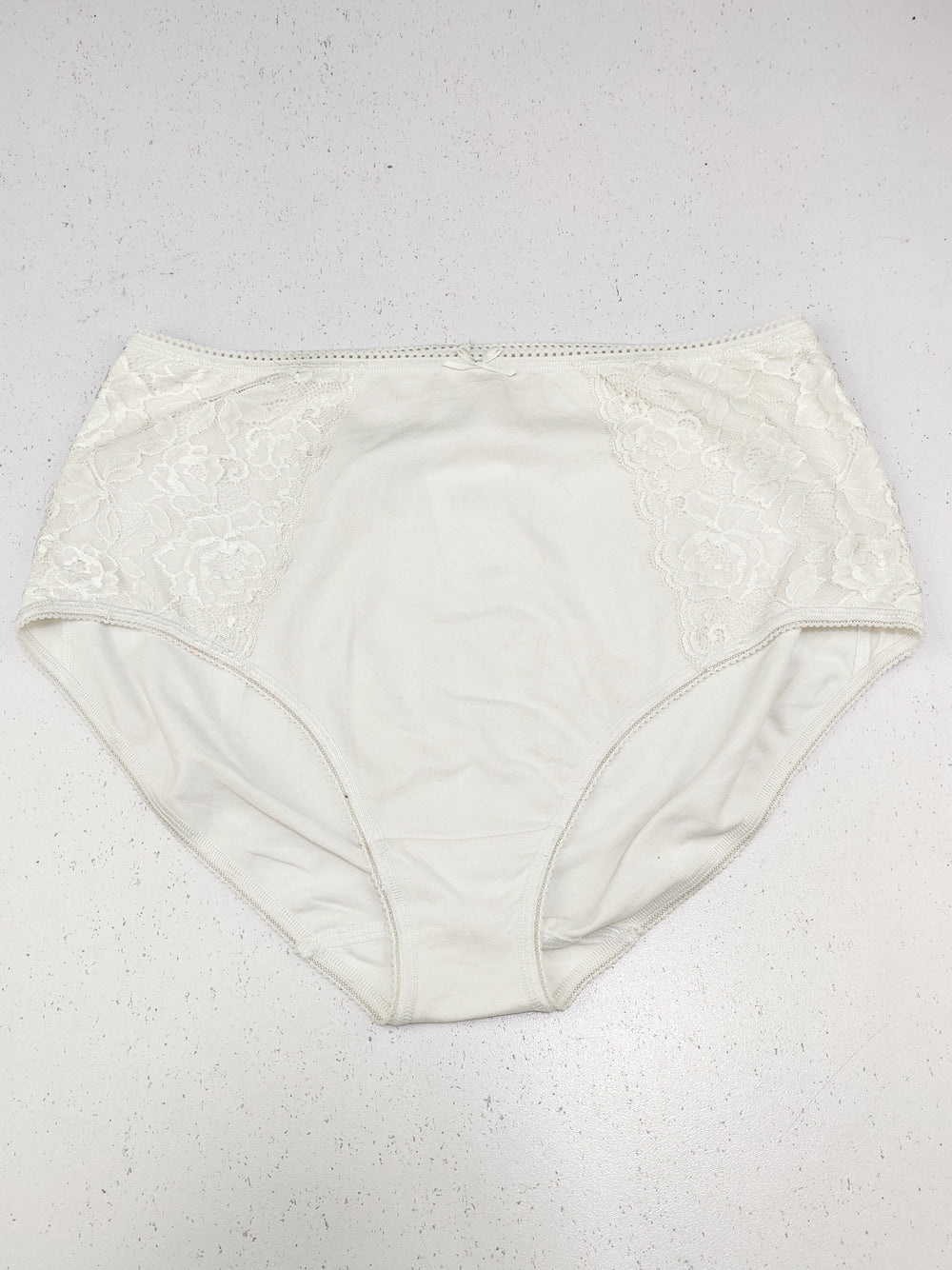 Buy online pre-used pre-loved 100% authentic & Original branded Marks & Spencer (PU-2089) available in Pakistan. Top international brands avilable.