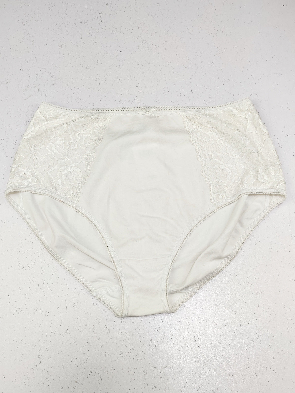 Buy online pre-used pre-loved 100% authentic & Original branded Marks & Spencer (PU-2089) available in Pakistan. Top international brands avilable.