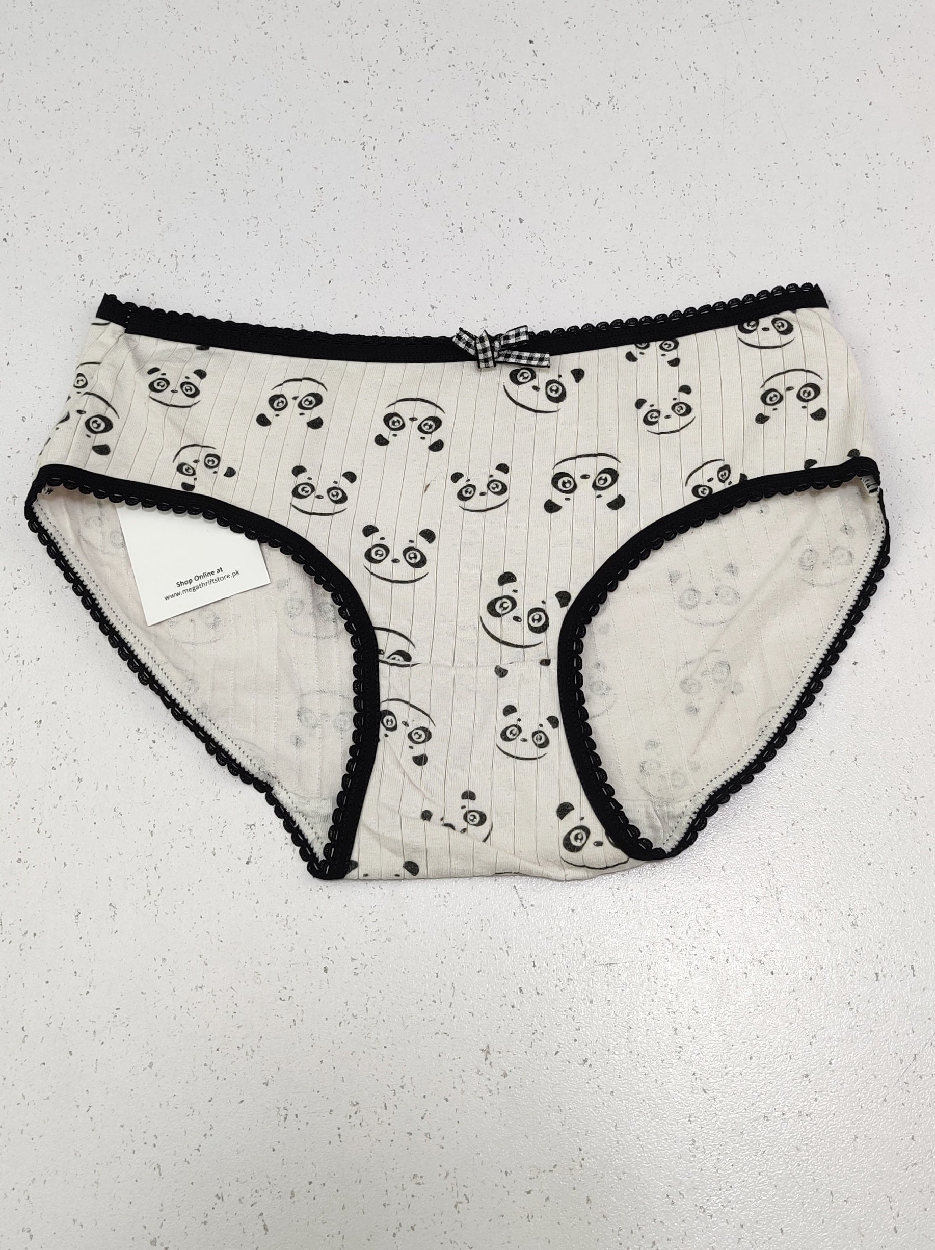 Buy online pre-used pre-loved 100% authentic & Original branded Unknown Brand (PU-2093) available in Pakistan. Top international brands avilable.