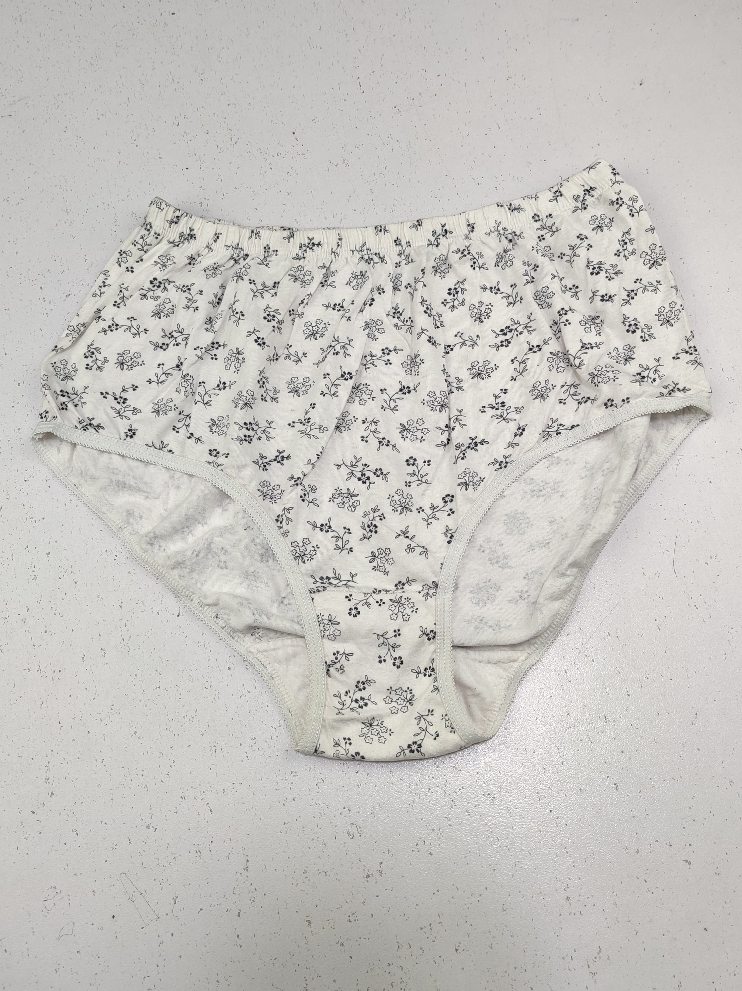 Buy online pre-used pre-loved 100% authentic & Original branded Unknown Brand (PU-2106) available in Pakistan. Top international brands avilable.