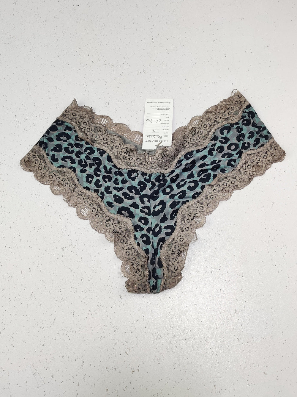 Buy online pre-used pre-loved 100% authentic & Original branded Unknown Brand (PU-2130) available in Pakistan. Top international brands avilable.