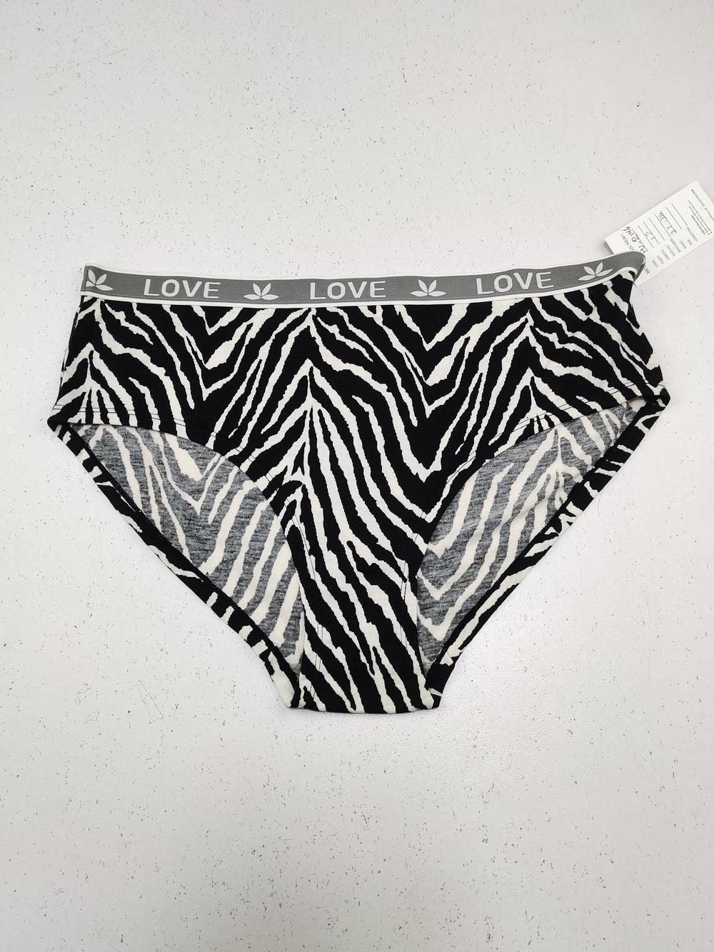 Buy online pre-used pre-loved 100% authentic & Original branded Unknown Brand (PU-2146) available in Pakistan. Top international brands avilable.