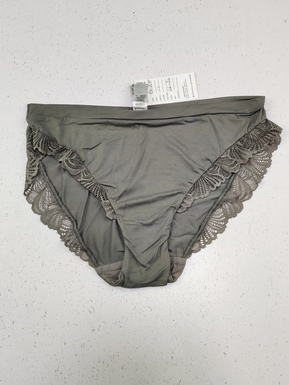 Buy online pre-used pre-loved 100% authentic & Original branded F&F (PU-2160) available in Pakistan. Top international brands avilable.