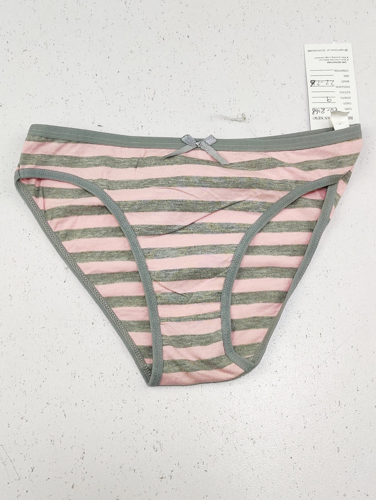 Buy online pre-used pre-loved 100% authentic & Original branded Unknown Brand (PU-2168) available in Pakistan. Top international brands avilable.