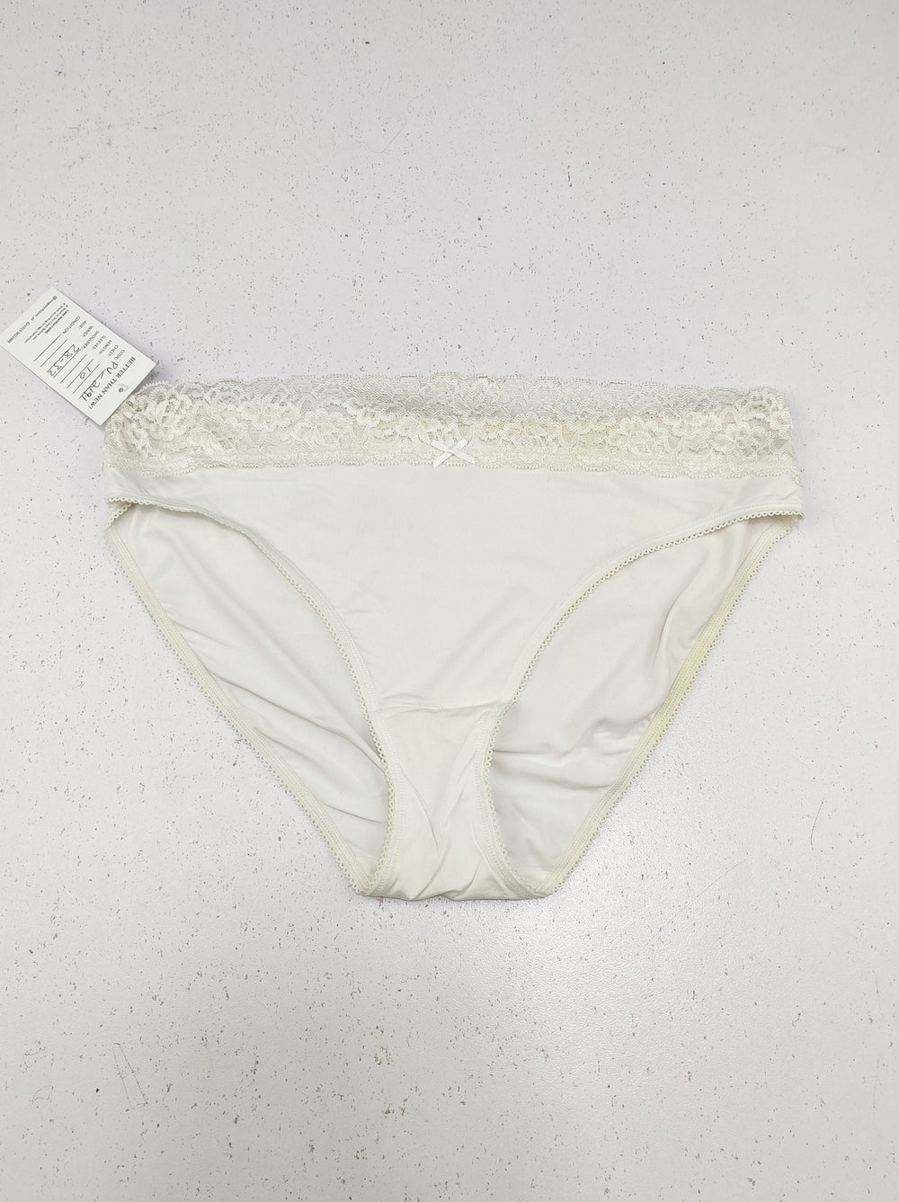 Buy online pre-used pre-loved 100% authentic & Original branded Unknown Brand (PU-2191) available in Pakistan. Top international brands avilable.