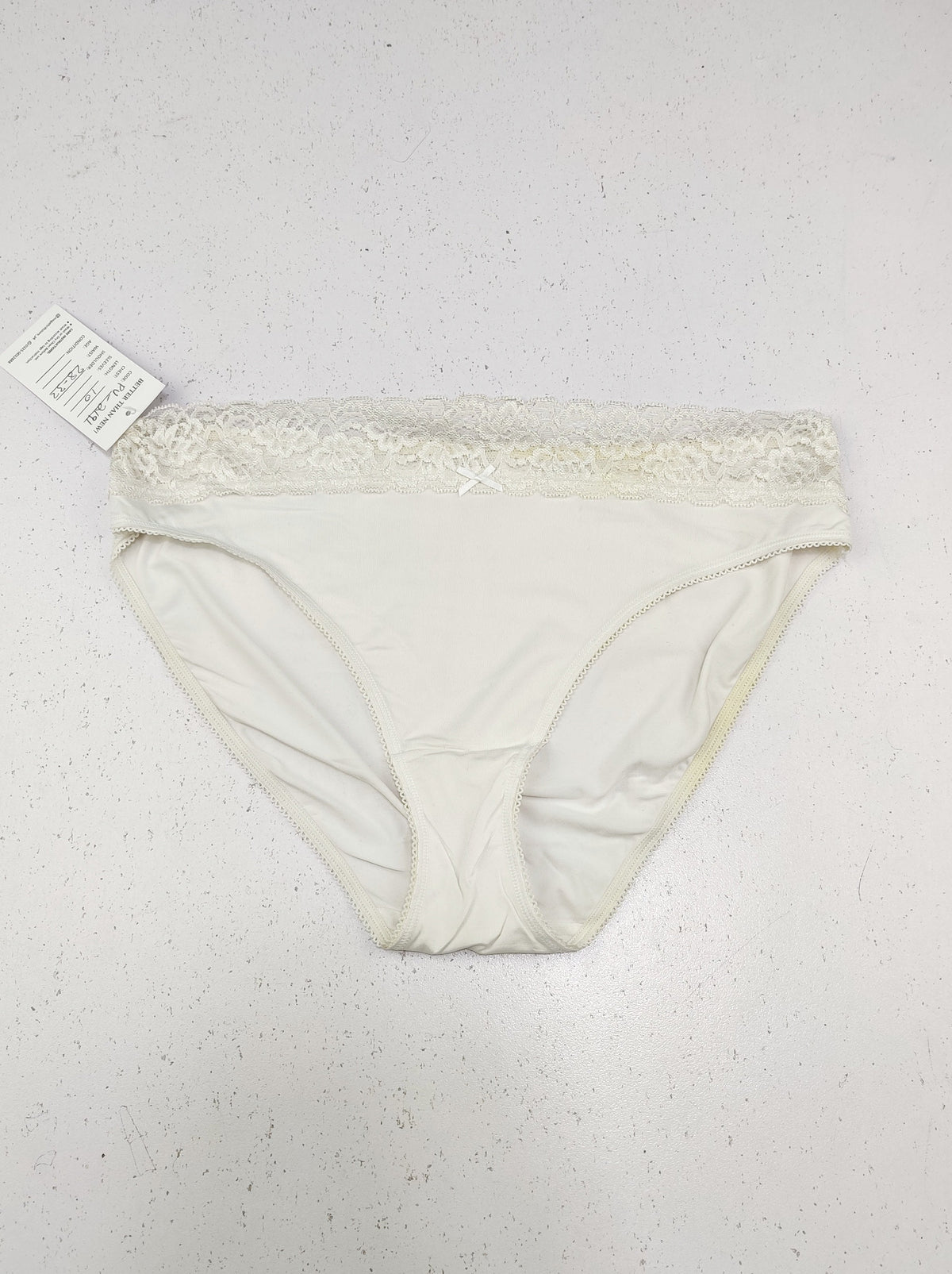 Buy online pre-used pre-loved 100% authentic & Original branded Unknown Brand (PU-2191) available in Pakistan. Top international brands avilable.