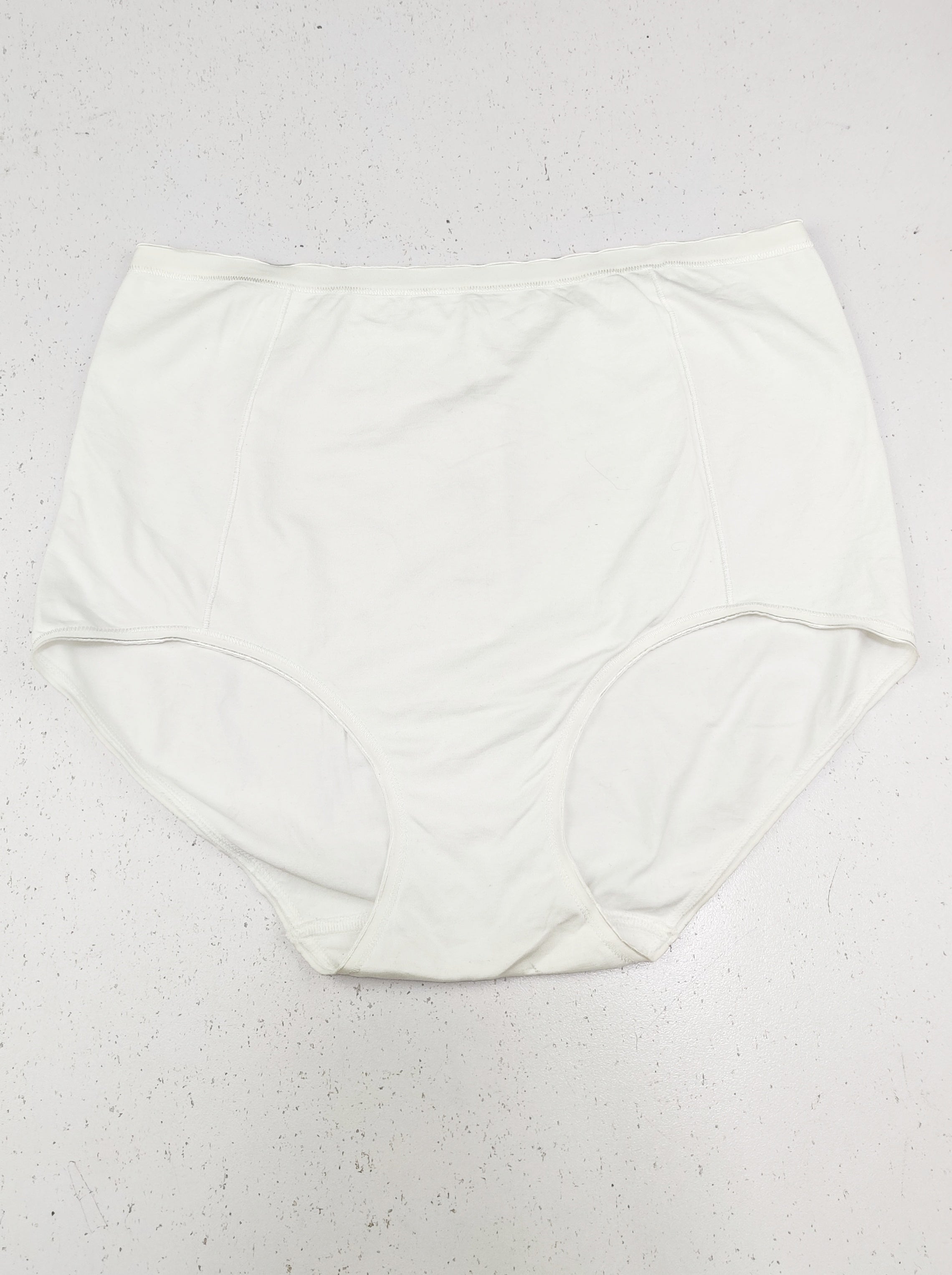 Buy online pre-used pre-loved 100% authentic & Original branded Unknown Brand (PU-2200) available in Pakistan. Top international brands avilable.