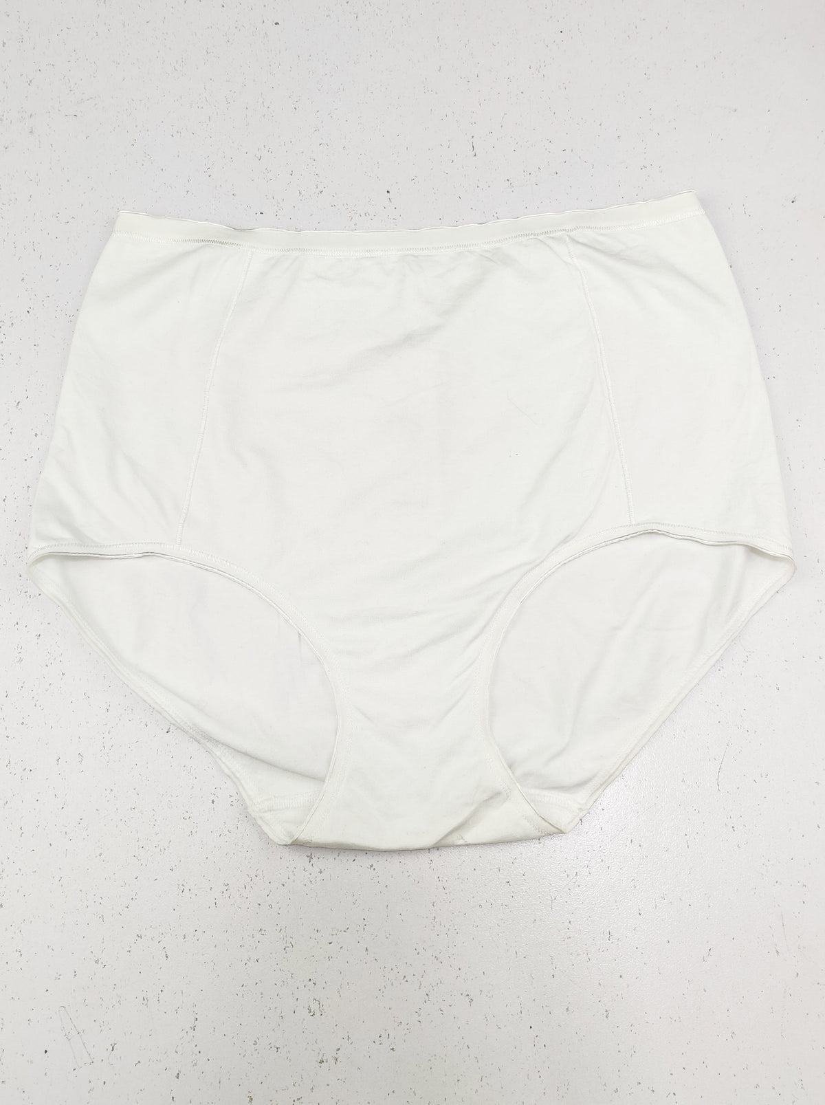 Buy online pre-used pre-loved 100% authentic & Original branded Unknown Brand (PU-2200) available in Pakistan. Top international brands avilable.