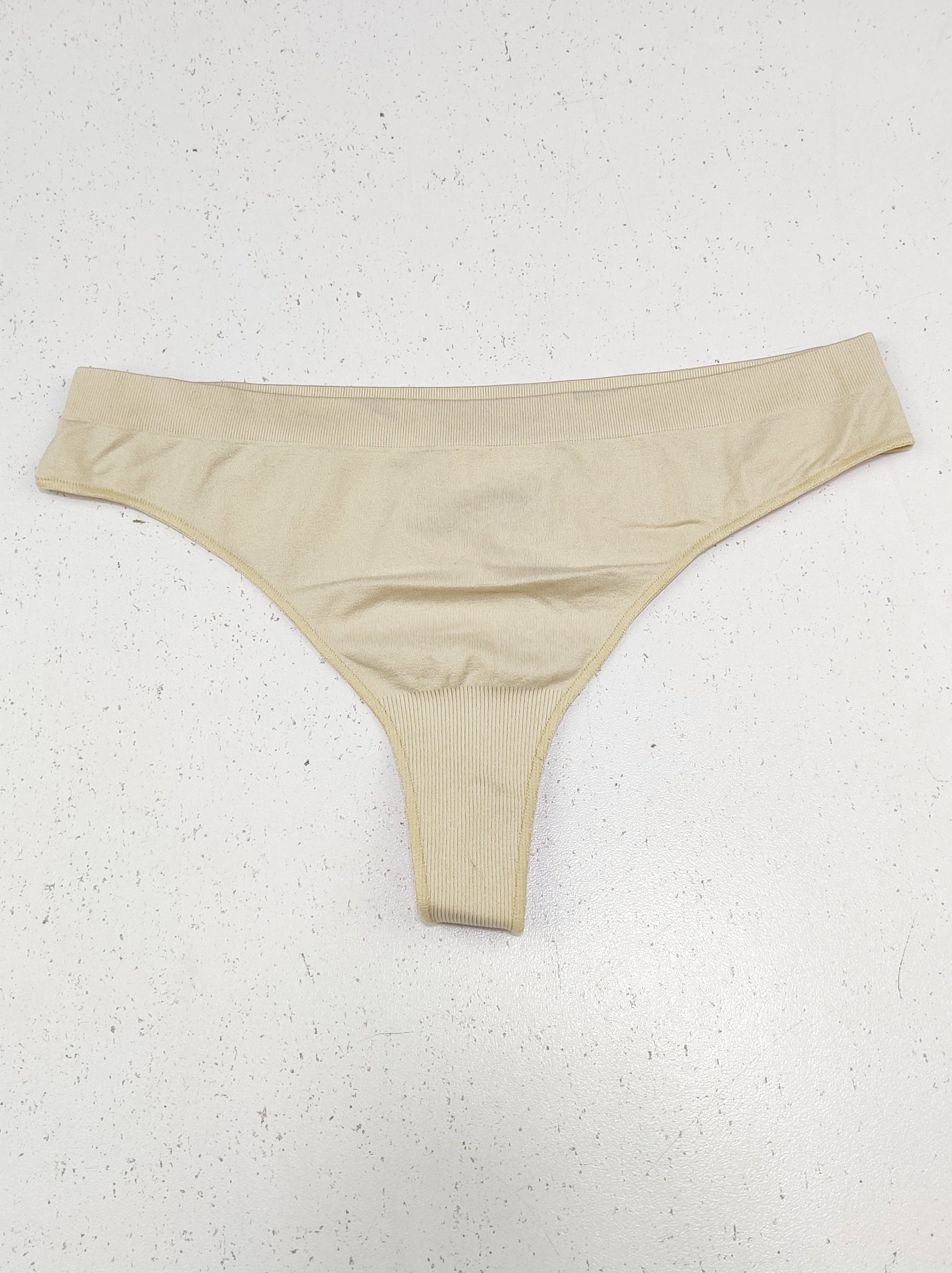 Buy online pre-used pre-loved 100% authentic & Original branded Unknown Brand (PU-2222) available in Pakistan. Top international brands avilable.