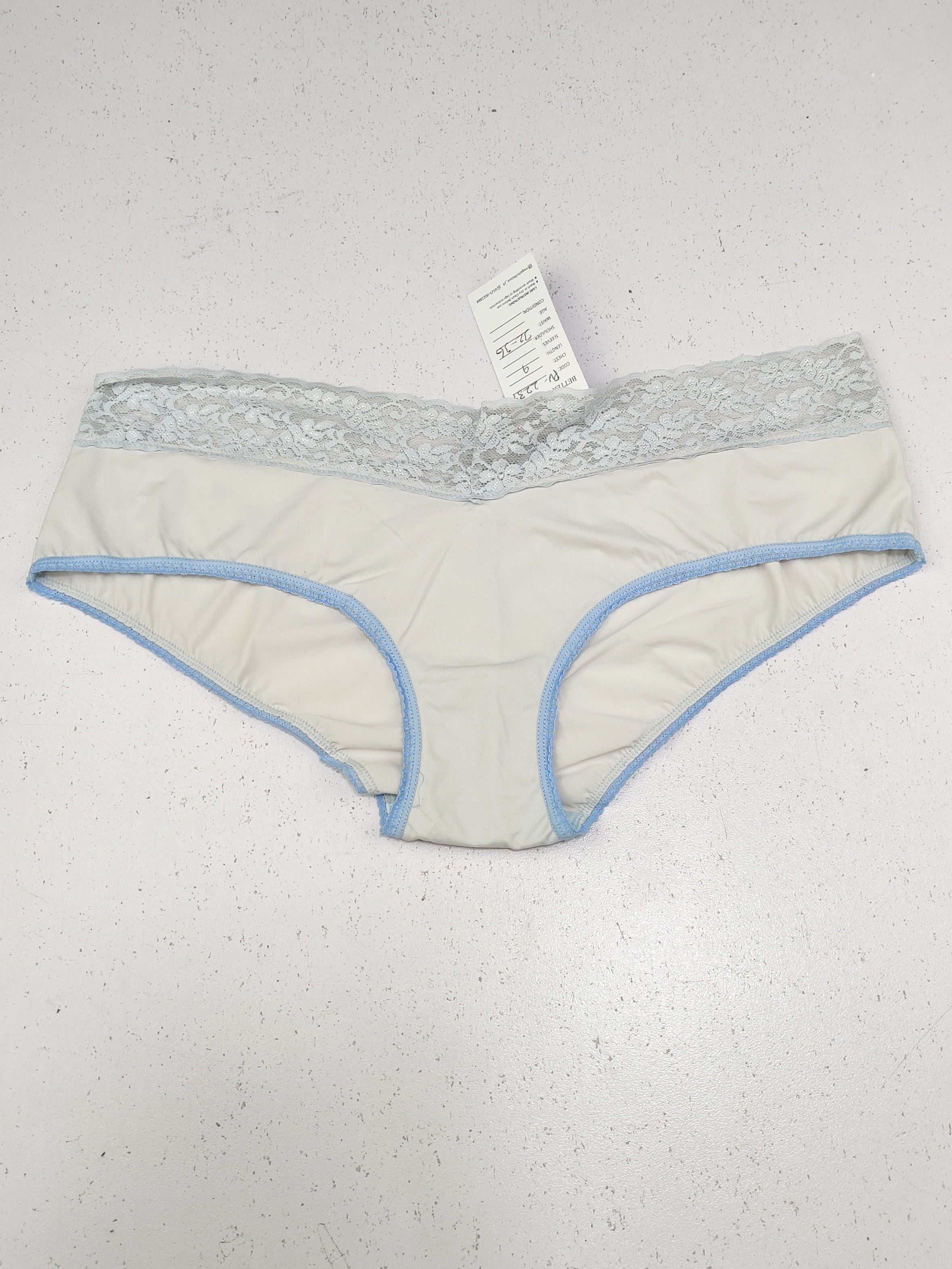 Buy online pre-used pre-loved 100% authentic & Original branded Sam Friday (PU-2239) available in Pakistan. Top international brands avilable.