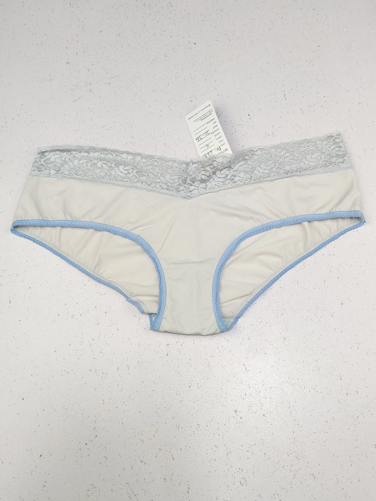 Buy online pre-used pre-loved 100% authentic & Original branded Sam Friday (PU-2239) available in Pakistan. Top international brands avilable.