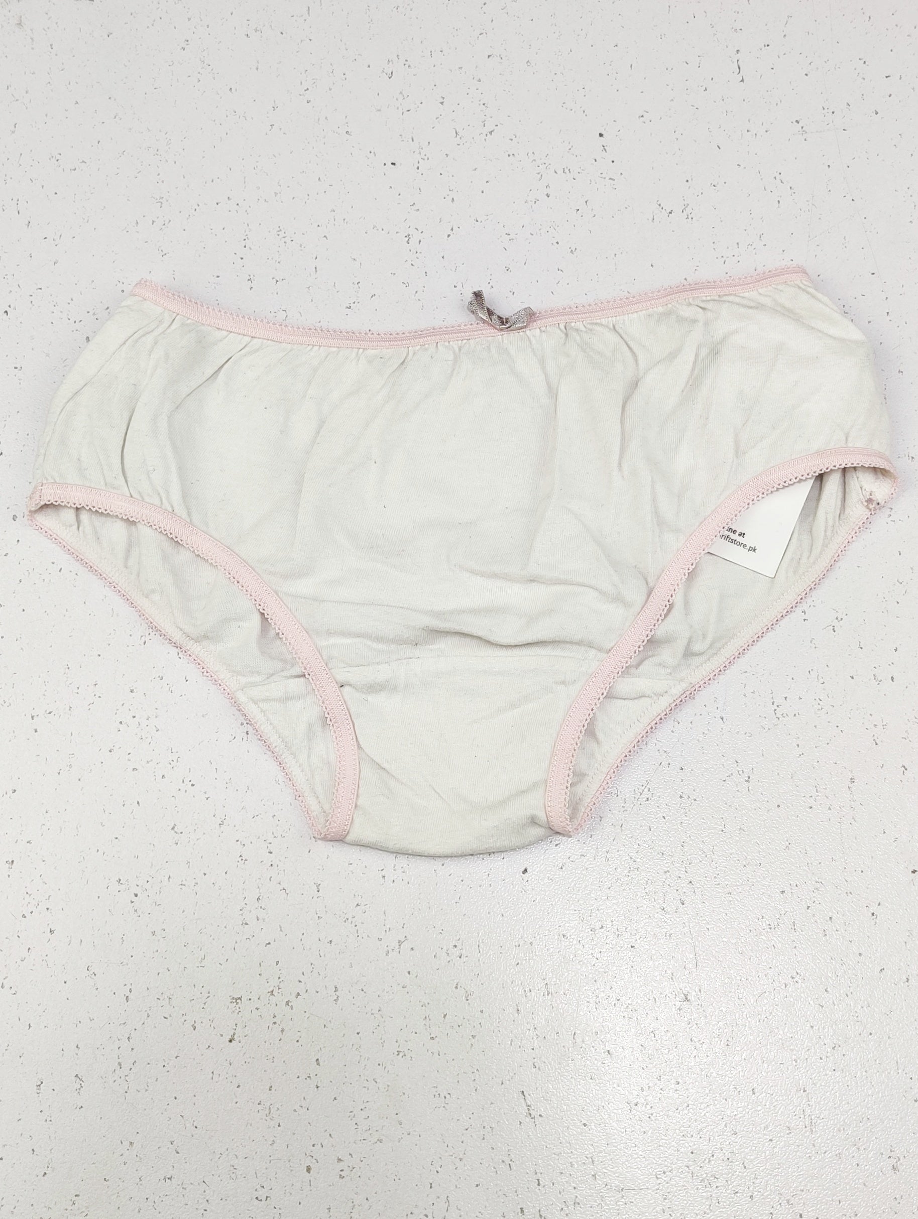Buy online pre-used pre-loved 100% authentic & Original branded Unknown Brand (PU-2242) available in Pakistan. Top international brands avilable.