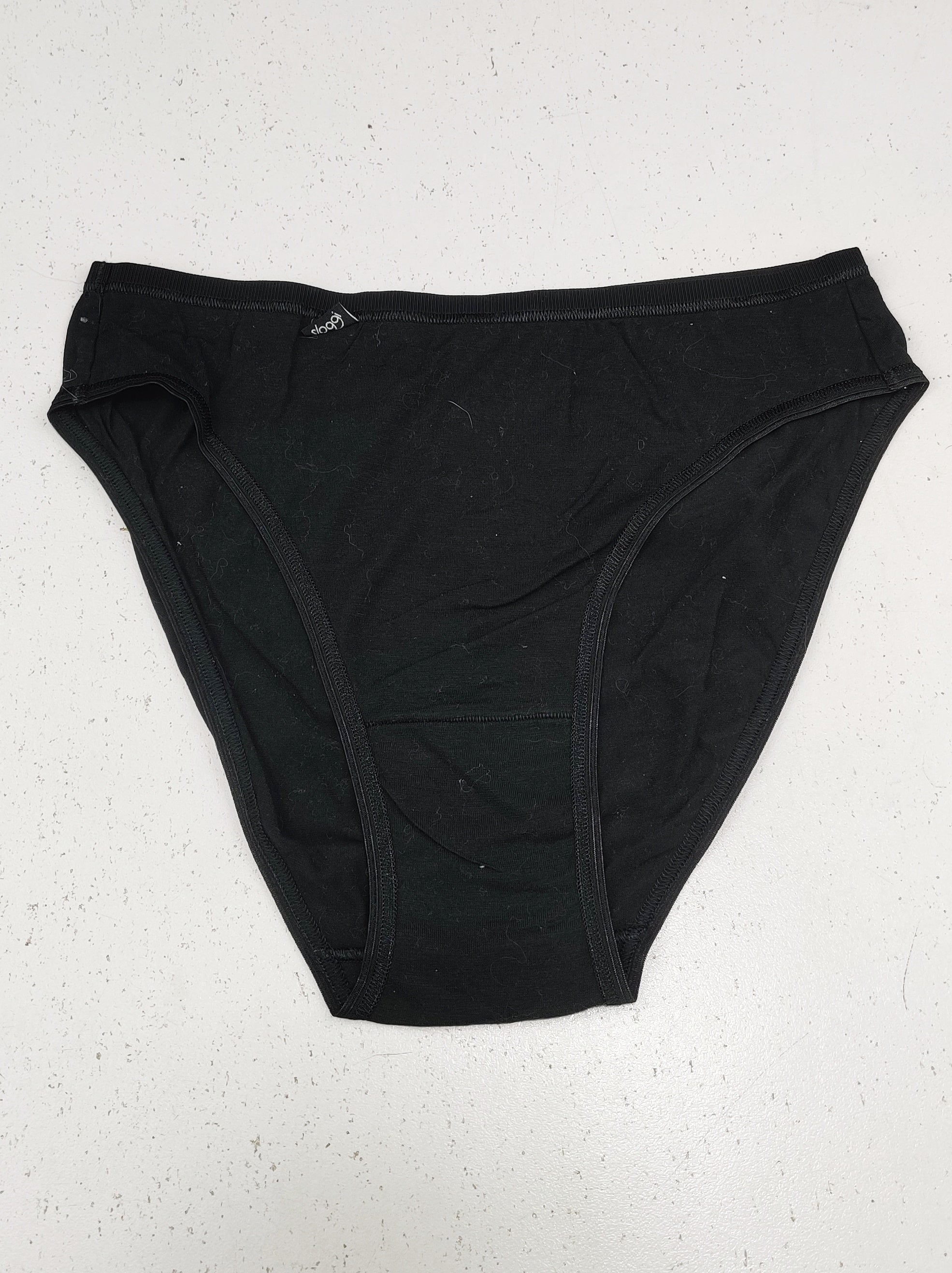Buy online pre-used pre-loved 100% authentic & Original branded Sloggi (PU-2252) available in Pakistan. Top international brands avilable.
