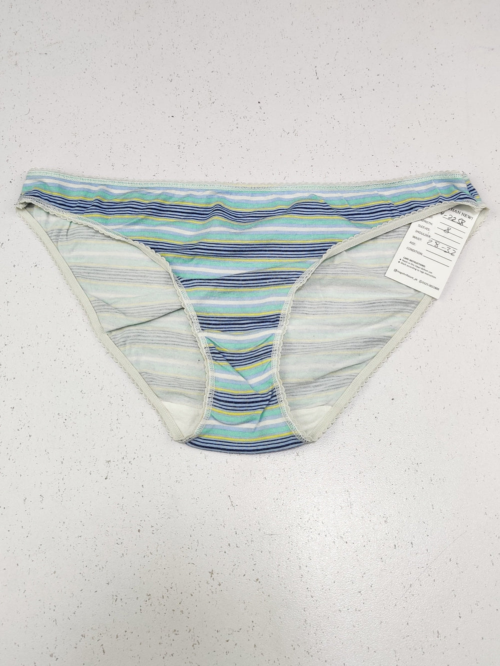 Buy online pre-used pre-loved 100% authentic & Original branded Unknown Brand (PU-2258) available in Pakistan. Top international brands avilable.
