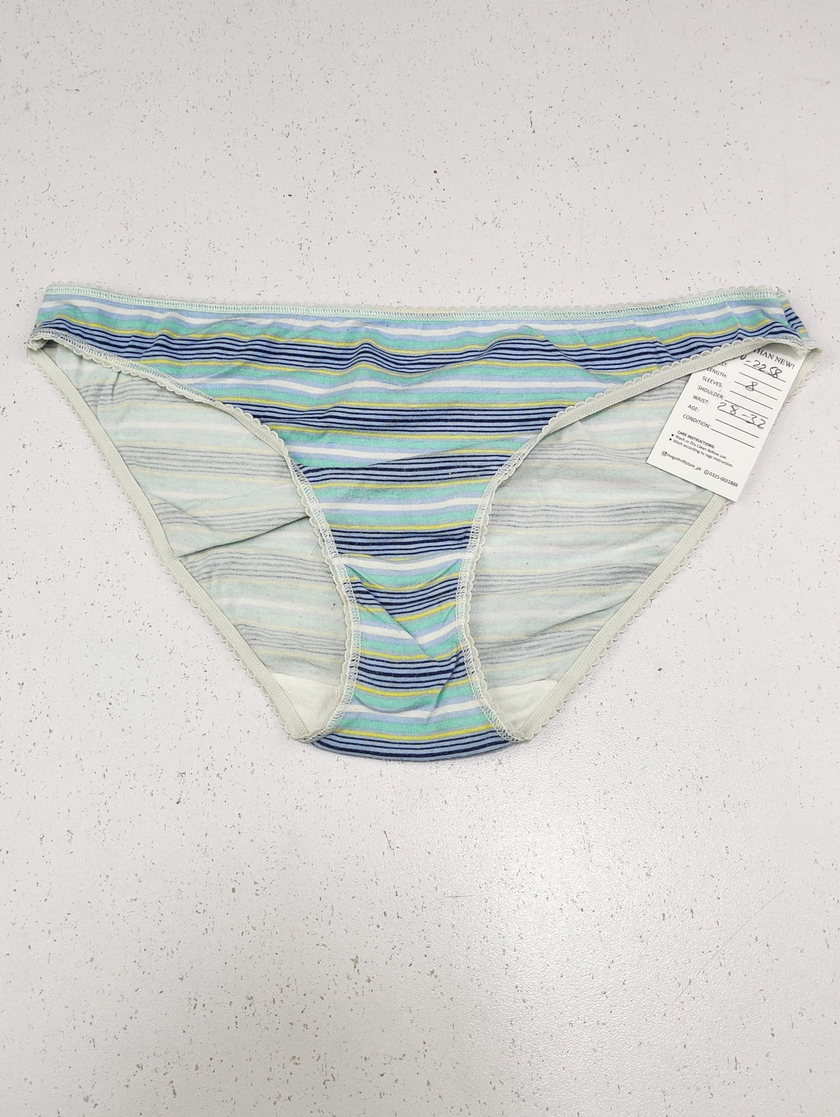 Buy online pre-used pre-loved 100% authentic & Original branded Unknown Brand (PU-2258) available in Pakistan. Top international brands avilable.