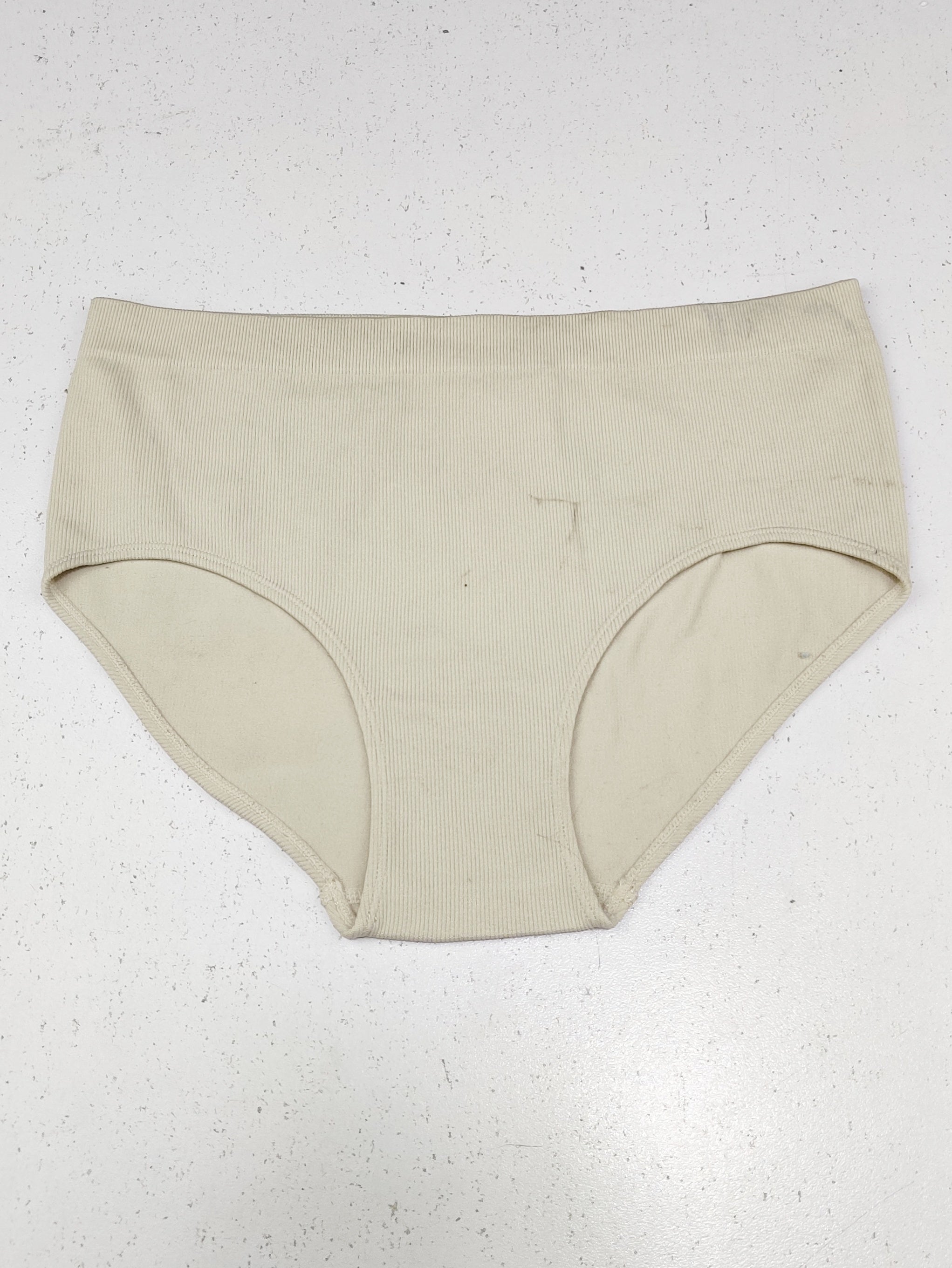 Buy online pre-used pre-loved 100% authentic & Original branded Unknown Brand (PU-2319) available in Pakistan. Top international brands avilable.
