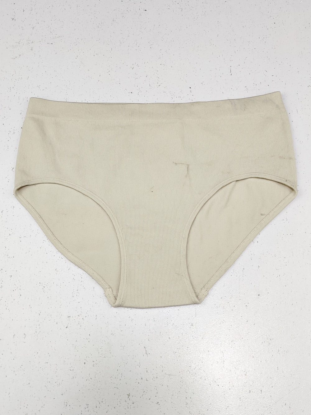 Buy online pre-used pre-loved 100% authentic & Original branded Unknown Brand (PU-2319) available in Pakistan. Top international brands avilable.
