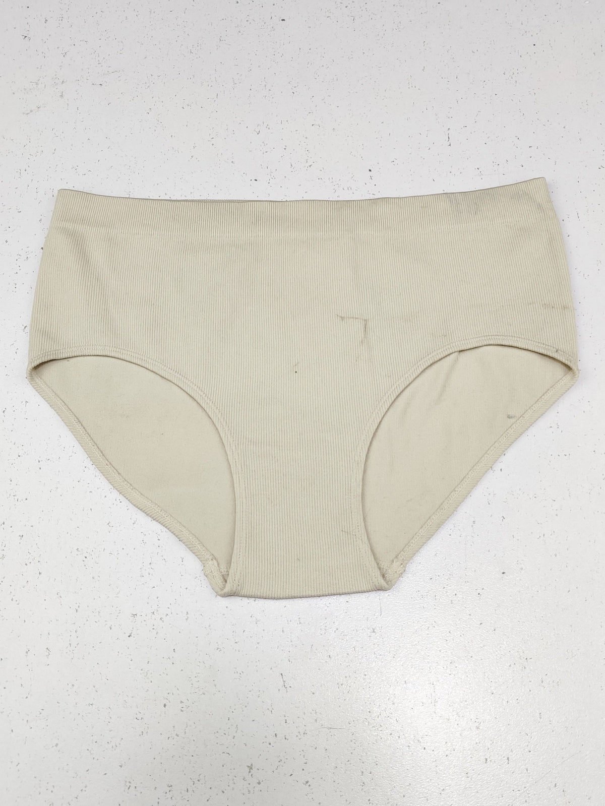 Buy online pre-used pre-loved 100% authentic & Original branded Unknown Brand (PU-2319) available in Pakistan. Top international brands avilable.