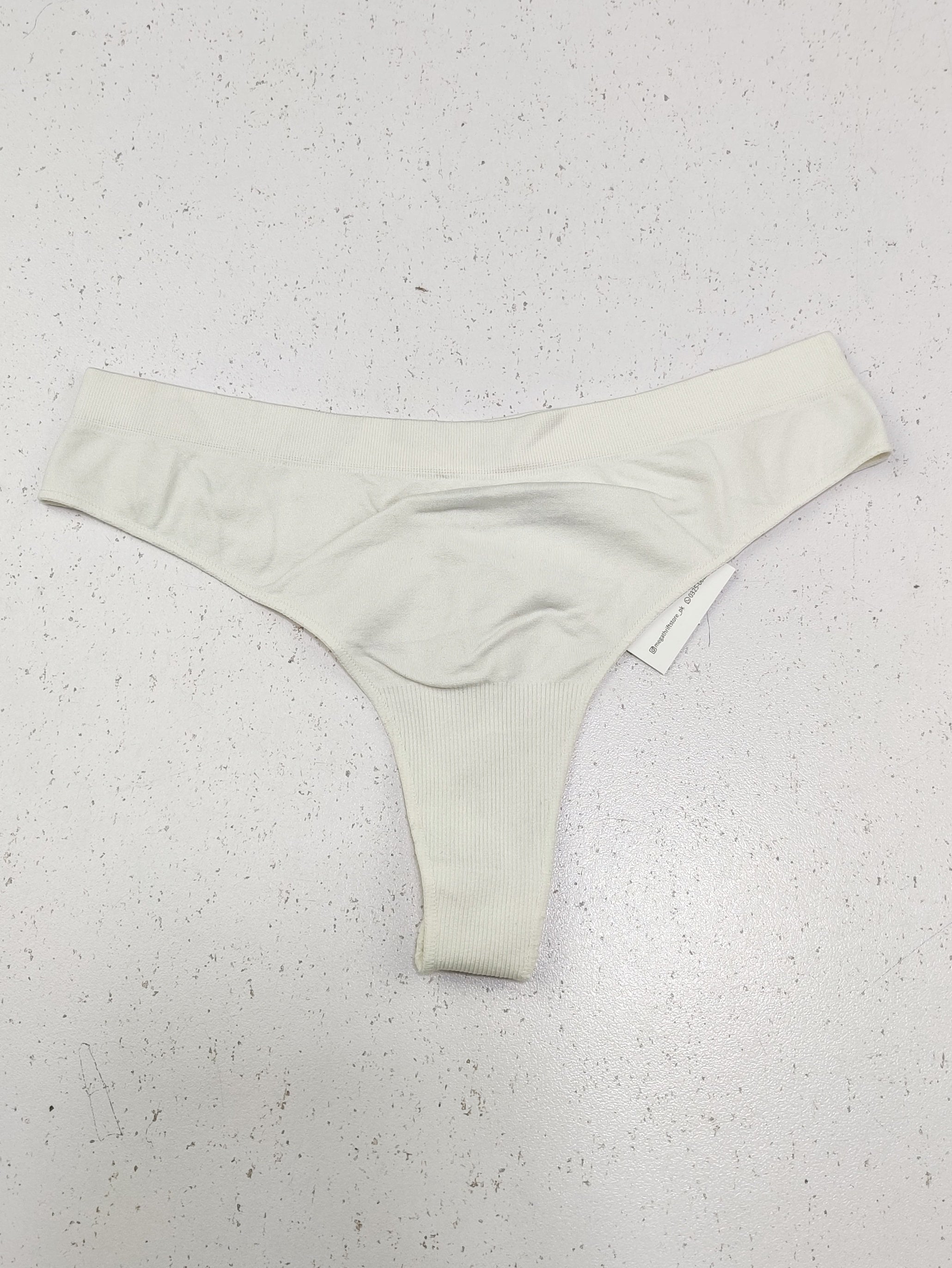 Buy online pre-used pre-loved 100% authentic & Original branded Unknown Brand (PU-2406) available in Pakistan. Top international brands avilable.