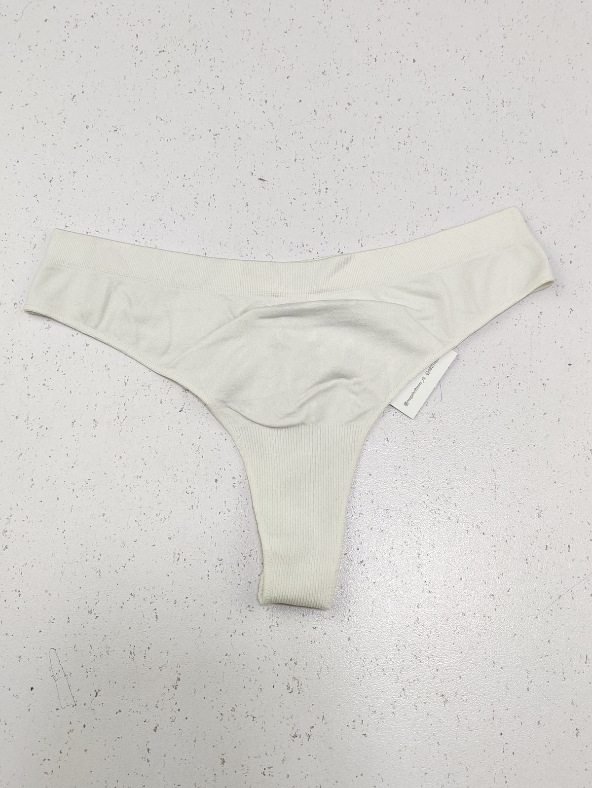 Buy online pre-used pre-loved 100% authentic & Original branded Unknown Brand (PU-2406) available in Pakistan. Top international brands avilable.