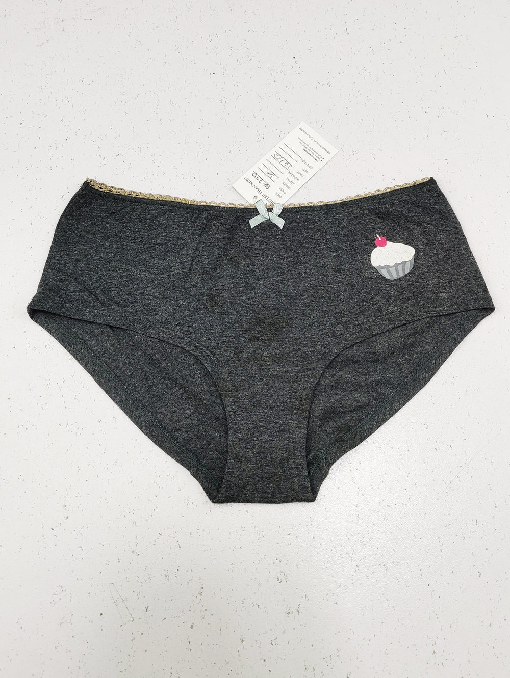 Buy online pre-used pre-loved 100% authentic & Original branded Unknown Brand (PU-2413) available in Pakistan. Top international brands avilable.