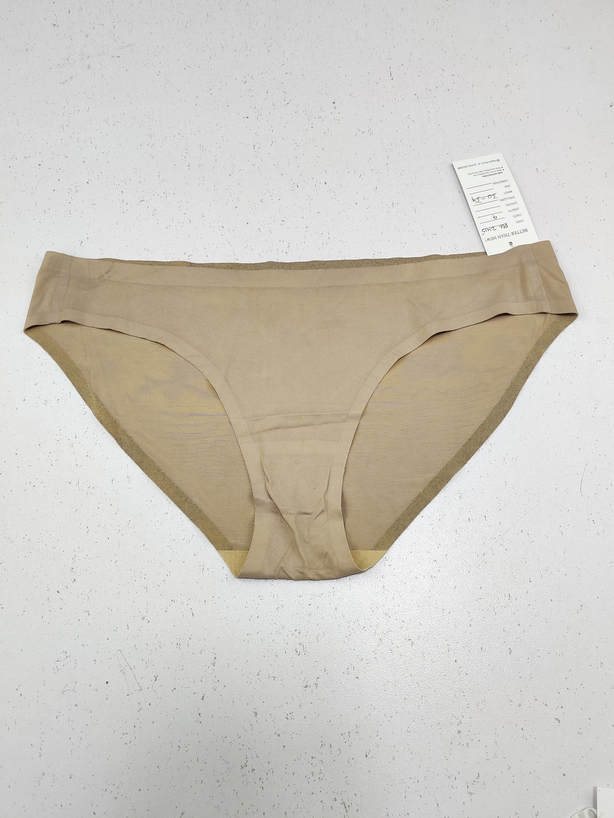 Buy online pre-used pre-loved 100% authentic & Original branded Unknown Brand (PU-2415) available in Pakistan. Top international brands avilable.