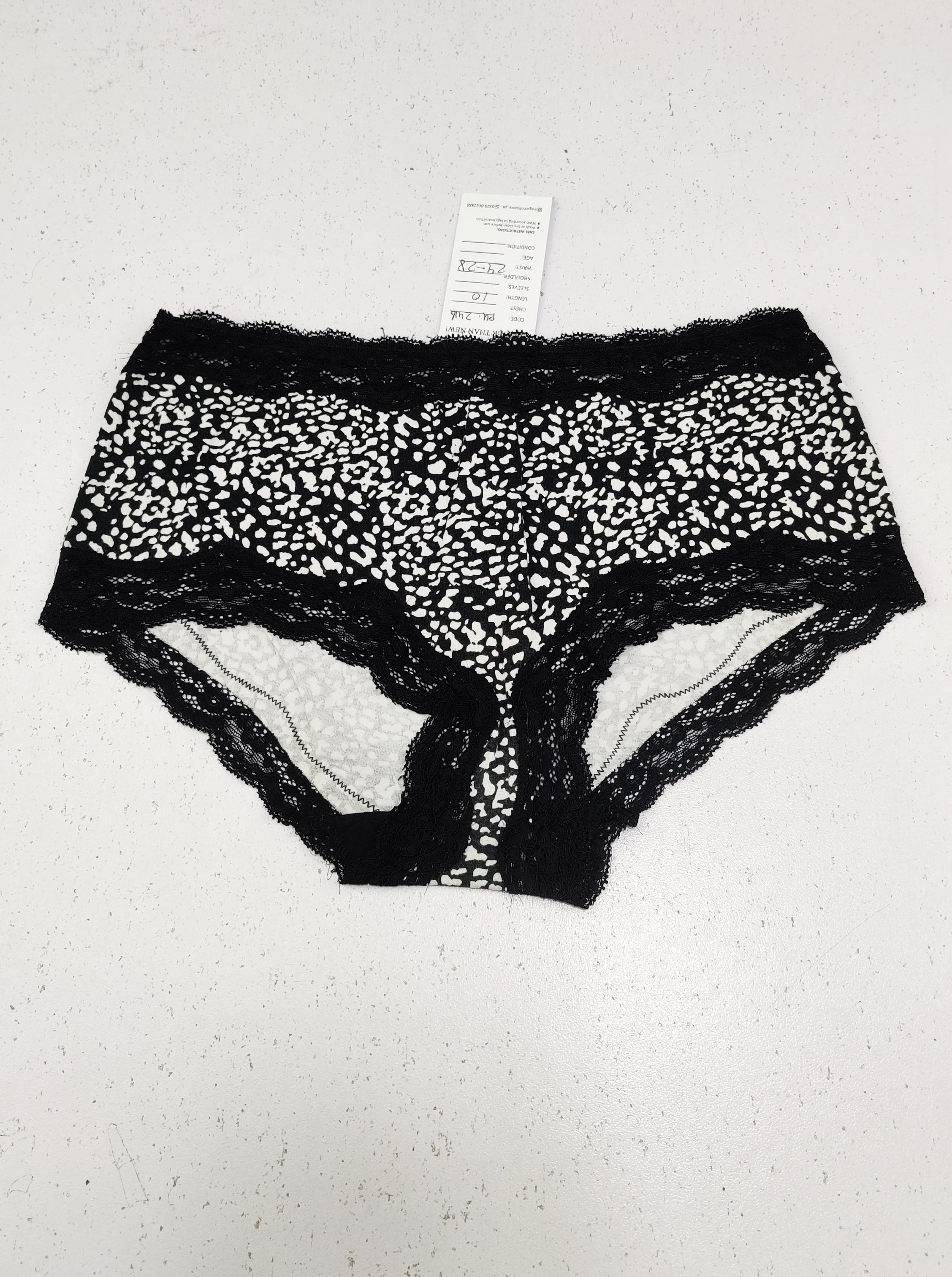 Buy online pre-used pre-loved 100% authentic & Original branded Unknown Brand (PU-2416) available in Pakistan. Top international brands avilable.