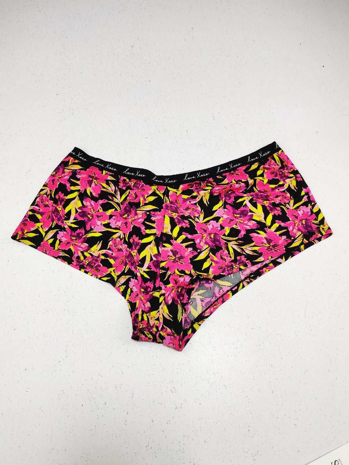 Buy online pre-used pre-loved 100% authentic & Original branded Xoxo (PU-2418) available in Pakistan. Top international brands avilable.
