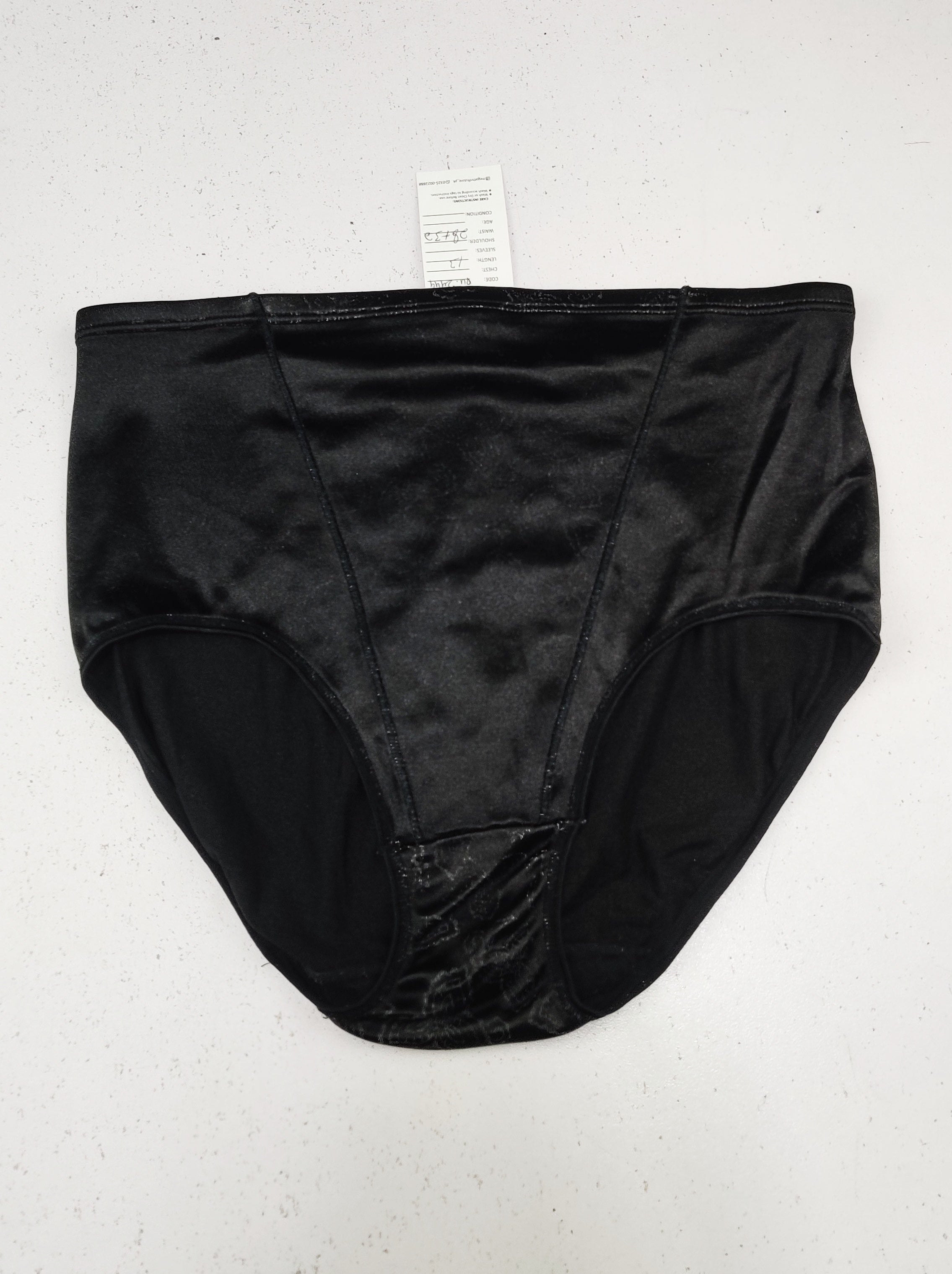 Buy online pre-used pre-loved 100% authentic & Original branded Unknown Brand (PU-2444) available in Pakistan. Top international brands avilable.