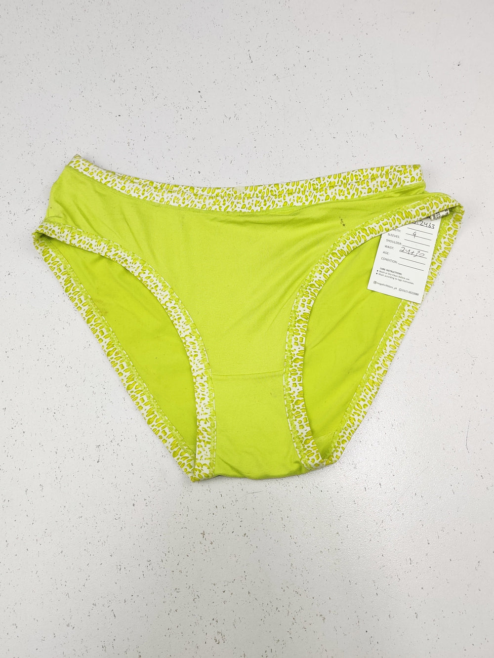 Buy online pre-used pre-loved 100% authentic & Original branded Vanetti (PU-2463) available in Pakistan. Top international brands avilable.