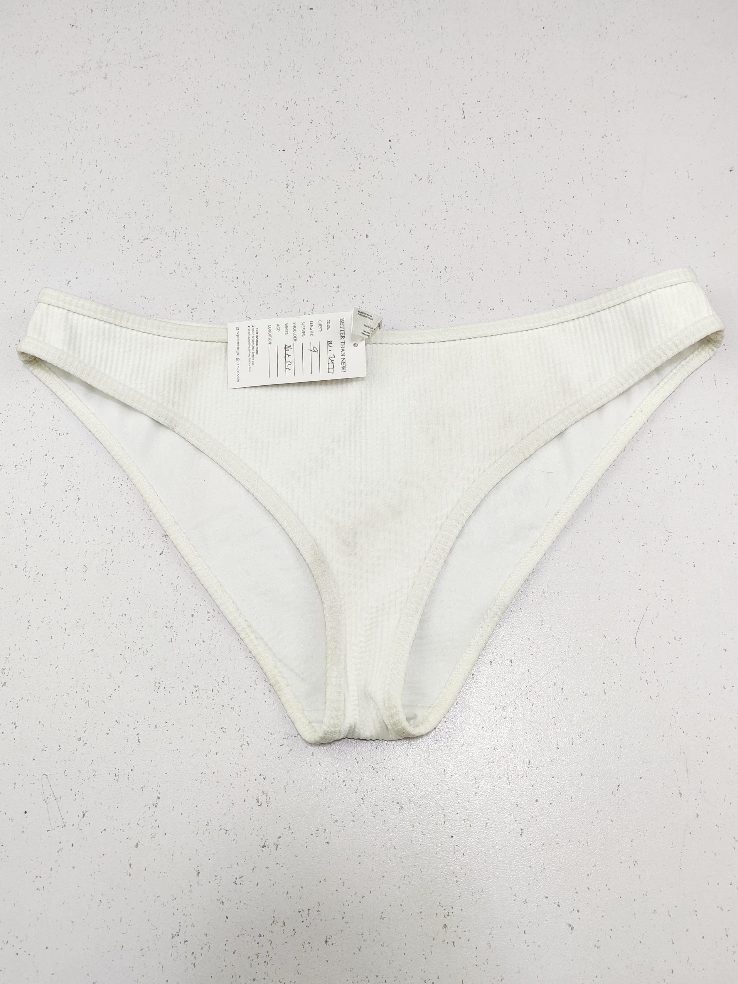 Buy online pre-used pre-loved 100% authentic & Original branded Unknown Brand (PU-2477) available in Pakistan. Top international brands avilable.