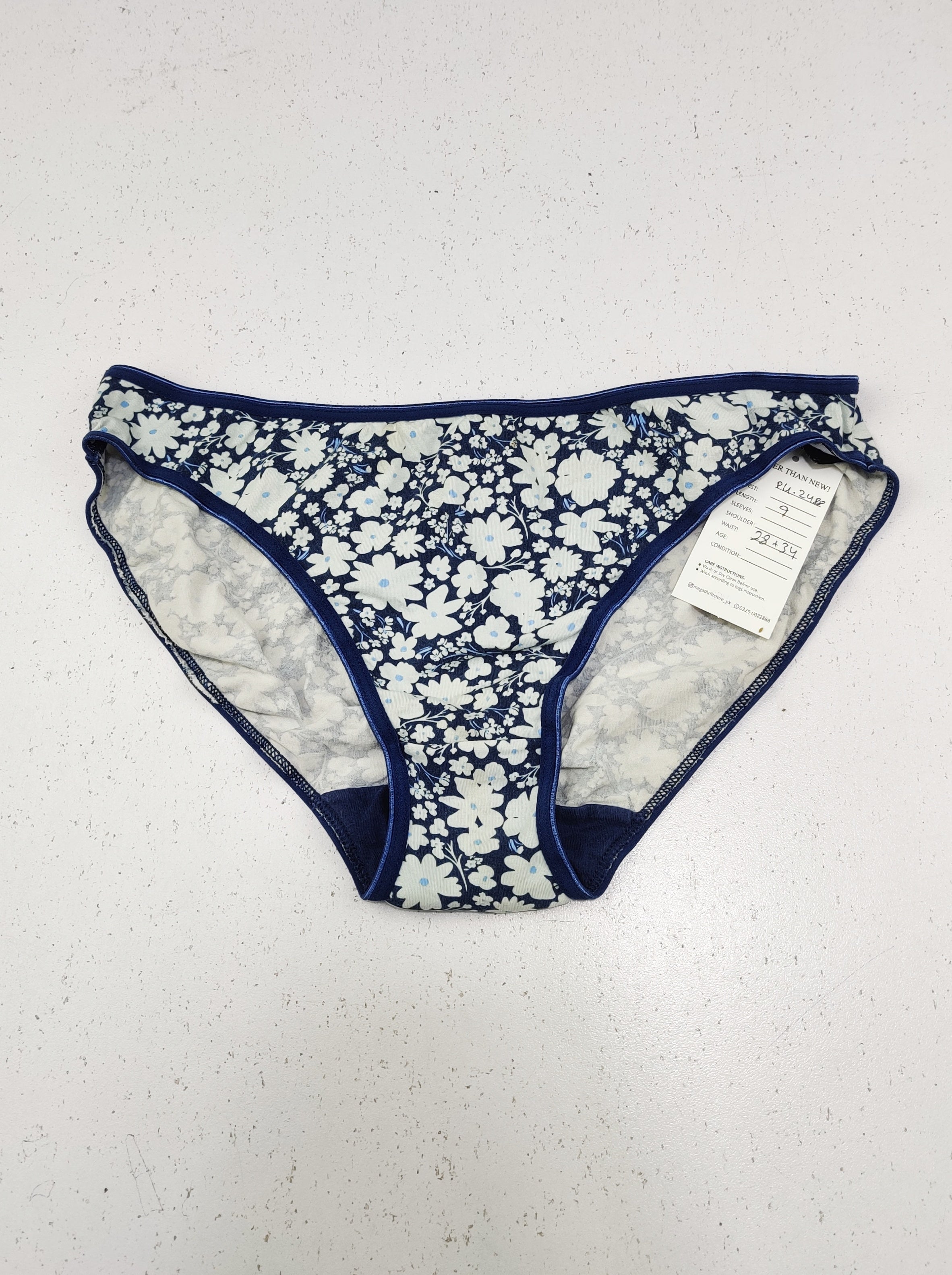 Buy online pre-used pre-loved 100% authentic & Original branded Unknown Brand (PU-2488) available in Pakistan. Top international brands avilable.