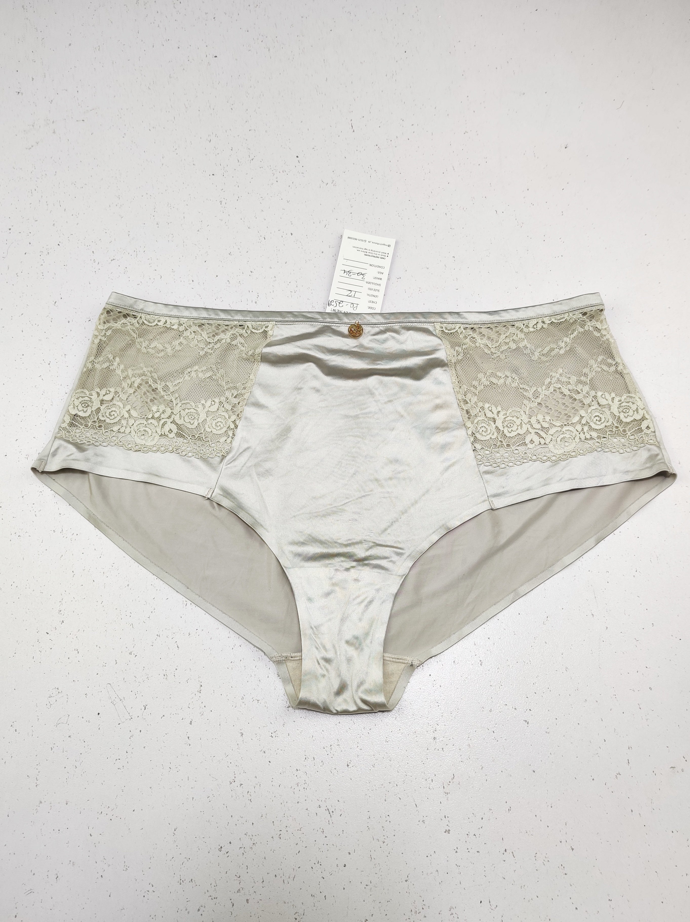 Buy online pre-used pre-loved 100% authentic & Original branded Unknown Brand (PU-2529) available in Pakistan. Top international brands avilable.
