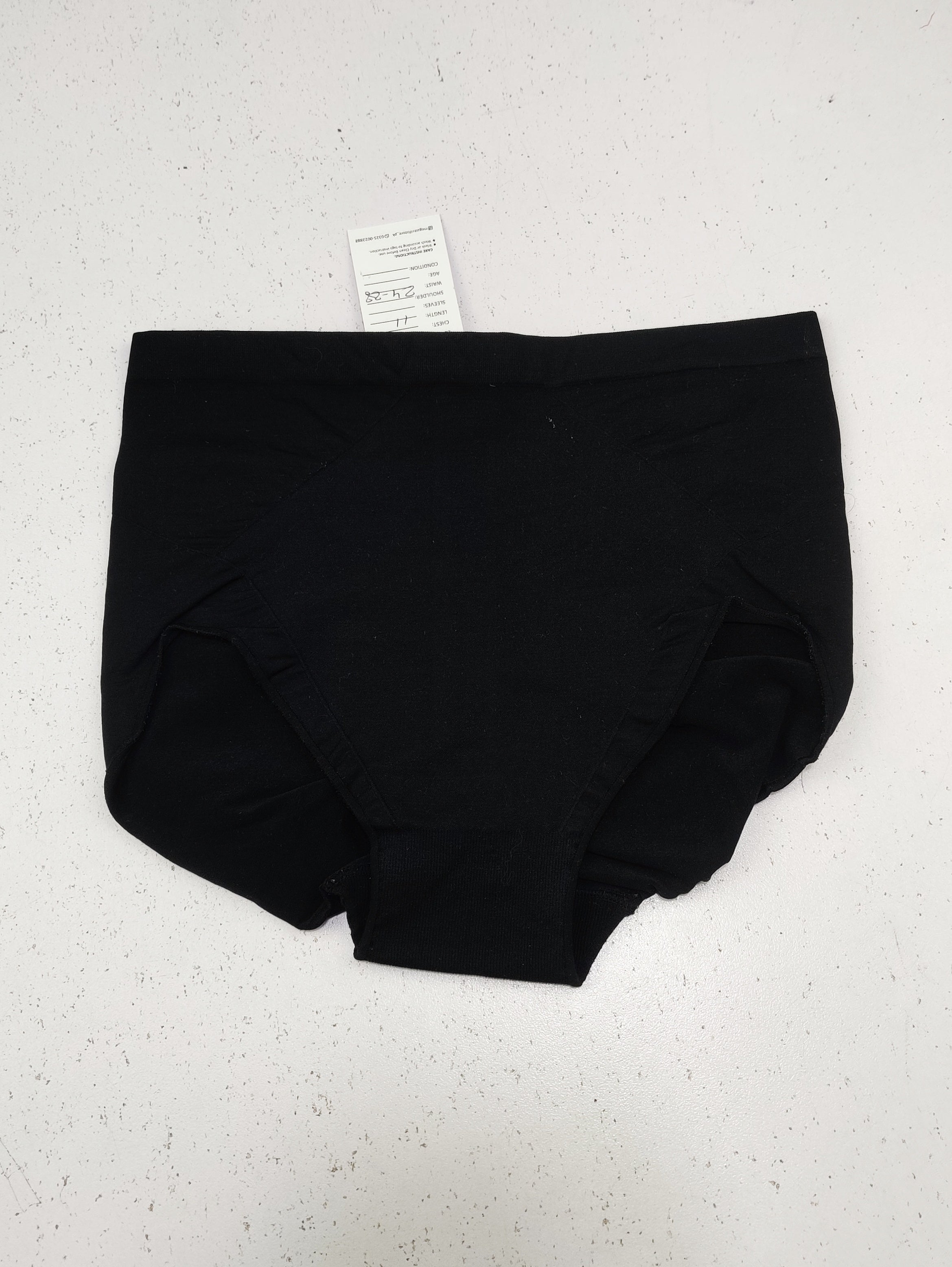 Buy online pre-used pre-loved 100% authentic & Original branded Unknown Brand (PU-2530) available in Pakistan. Top international brands avilable.
