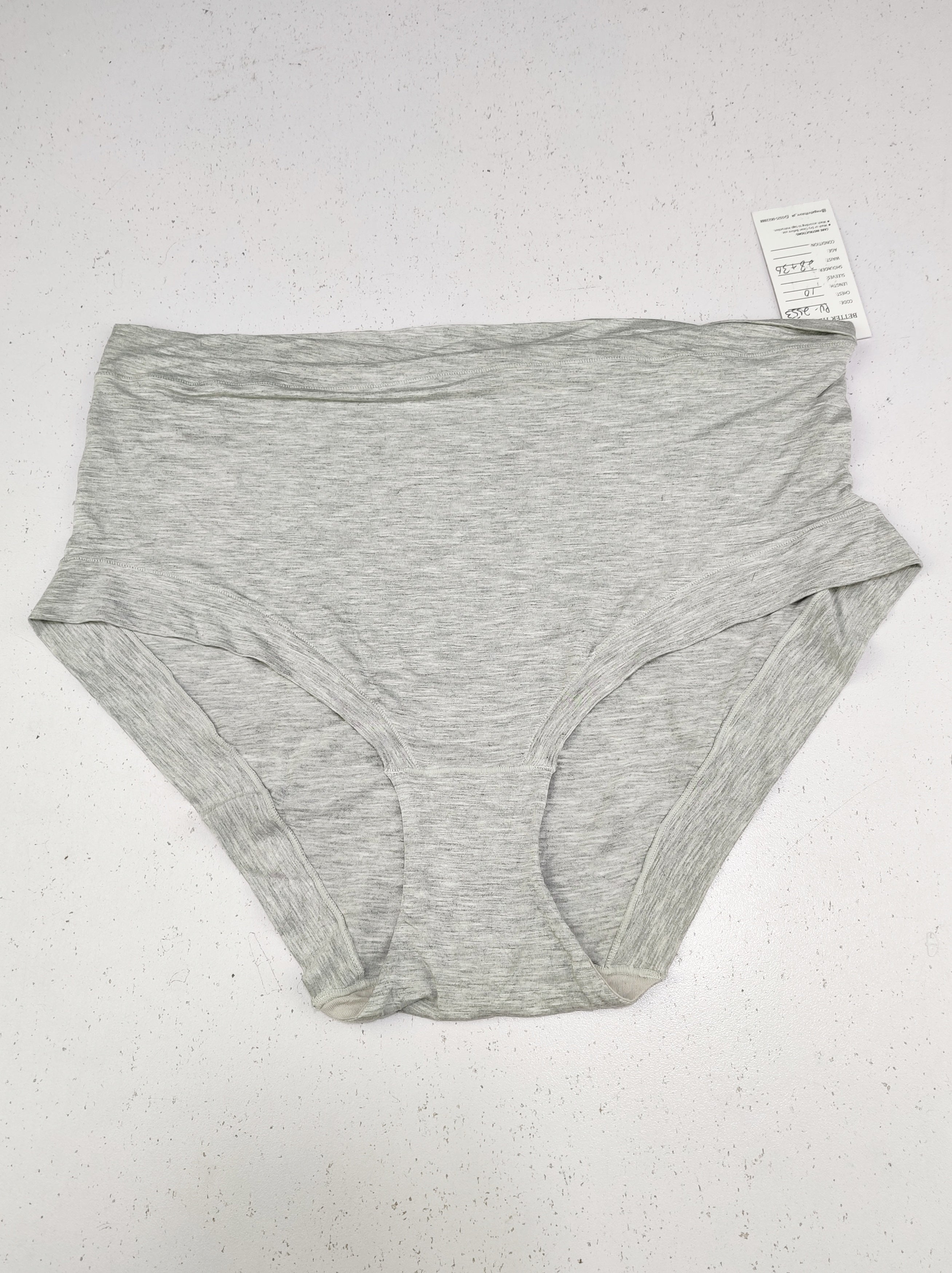 Buy online pre-used pre-loved 100% authentic & Original branded Unknown Brand (PU-2553) available in Pakistan. Top international brands avilable.