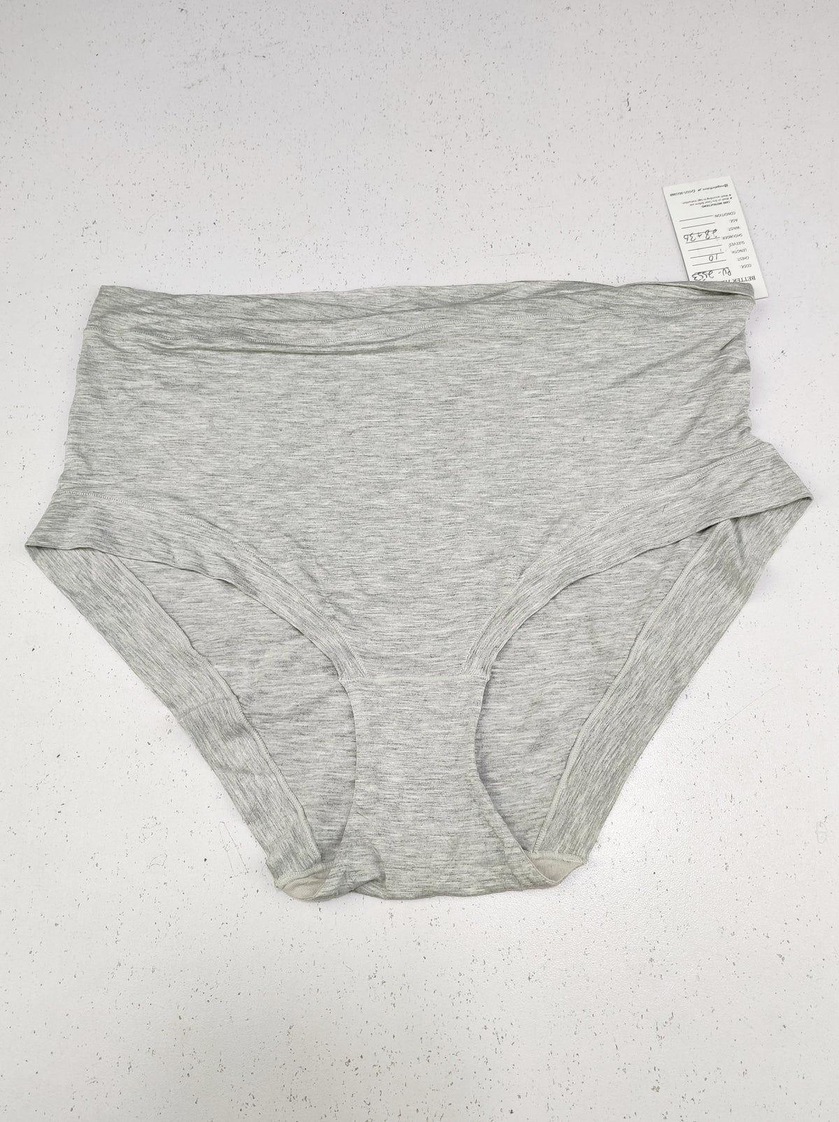Buy online pre-used pre-loved 100% authentic & Original branded Unknown Brand (PU-2553) available in Pakistan. Top international brands avilable.