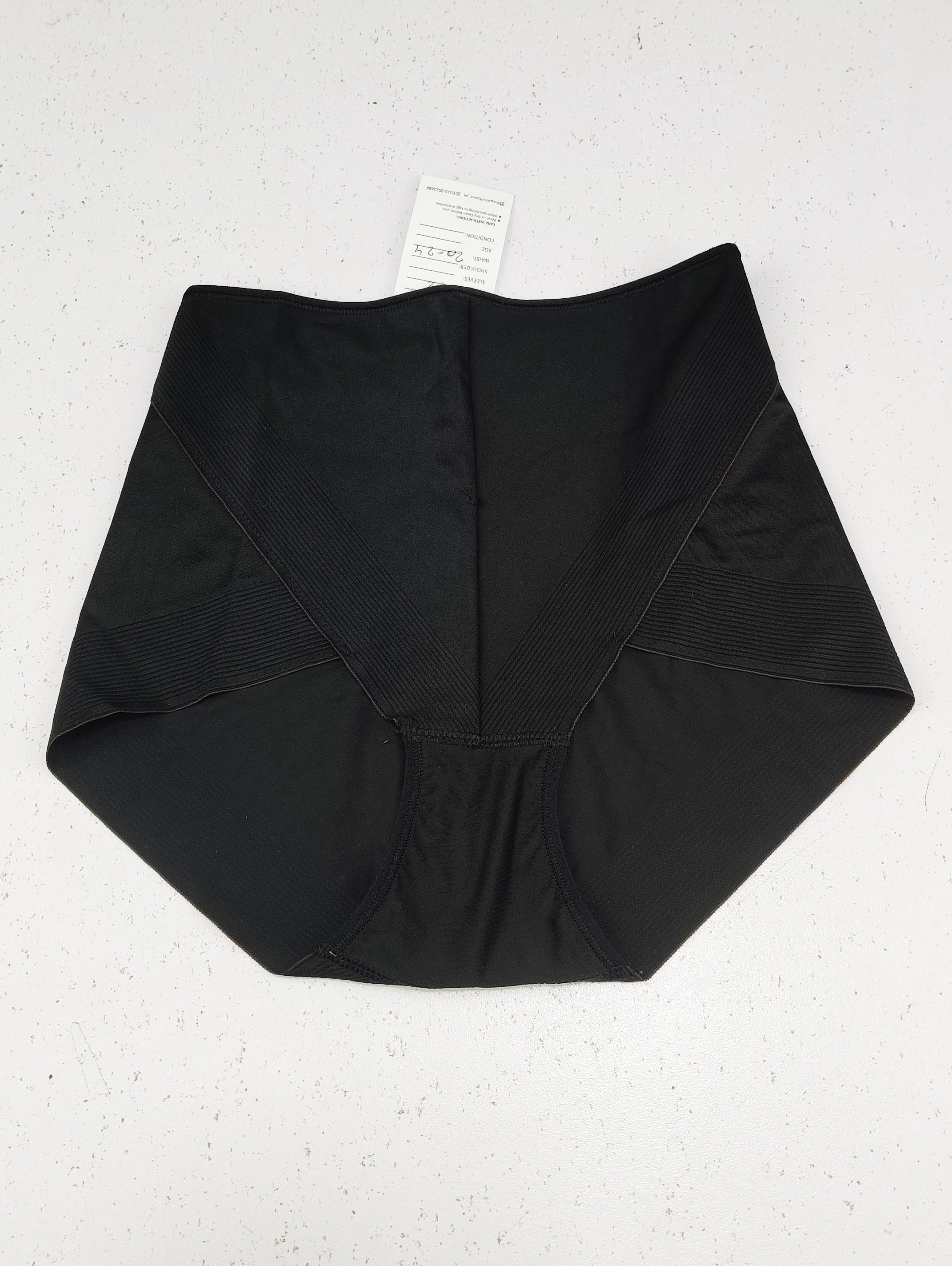 Buy online pre-used pre-loved 100% authentic & Original branded Unknown Brand (PU-2561) available in Pakistan. Top international brands avilable.