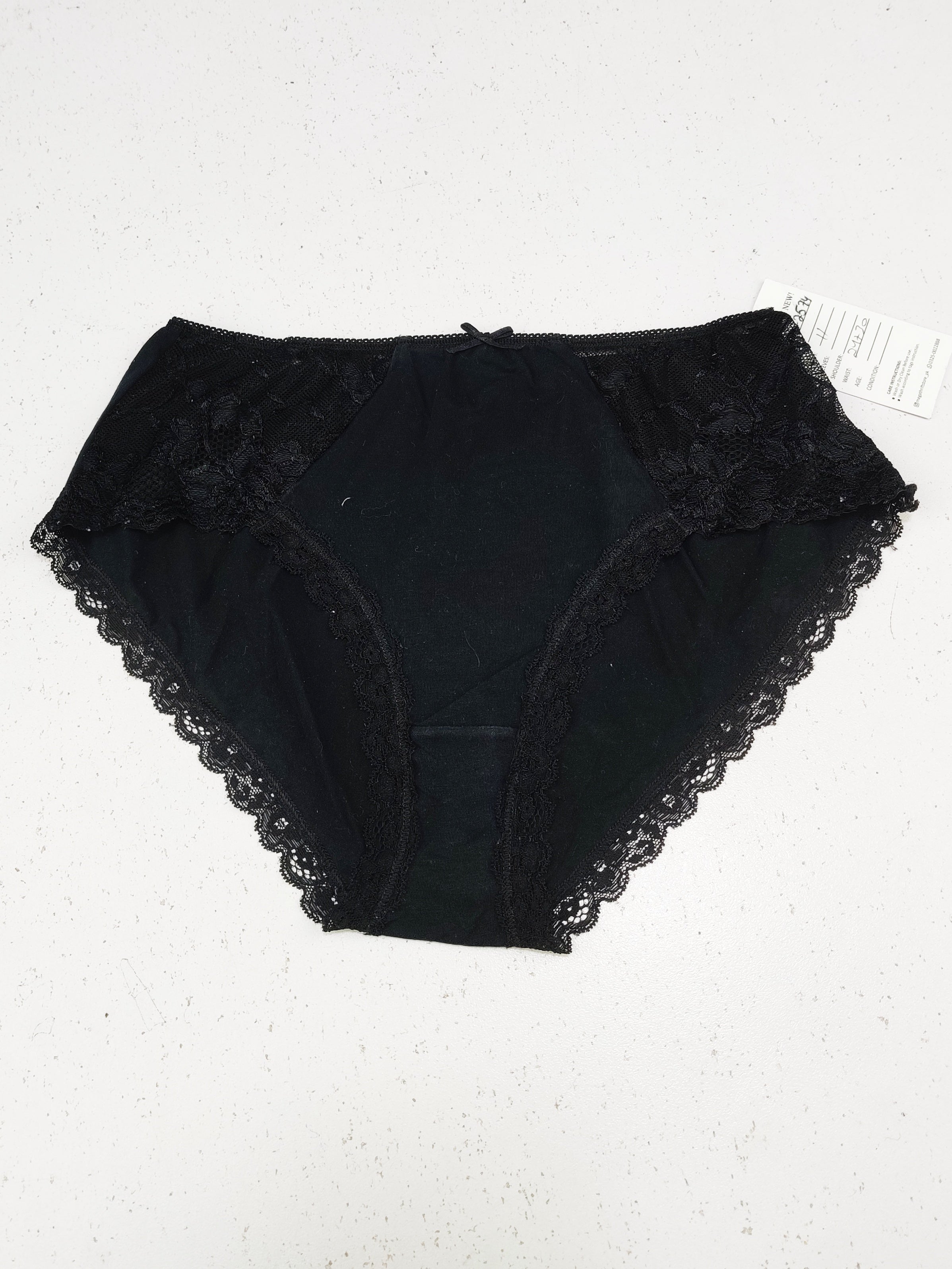 Buy online pre-used pre-loved 100% authentic & Original branded Unknown Brand (PU-2574) available in Pakistan. Top international brands avilable.