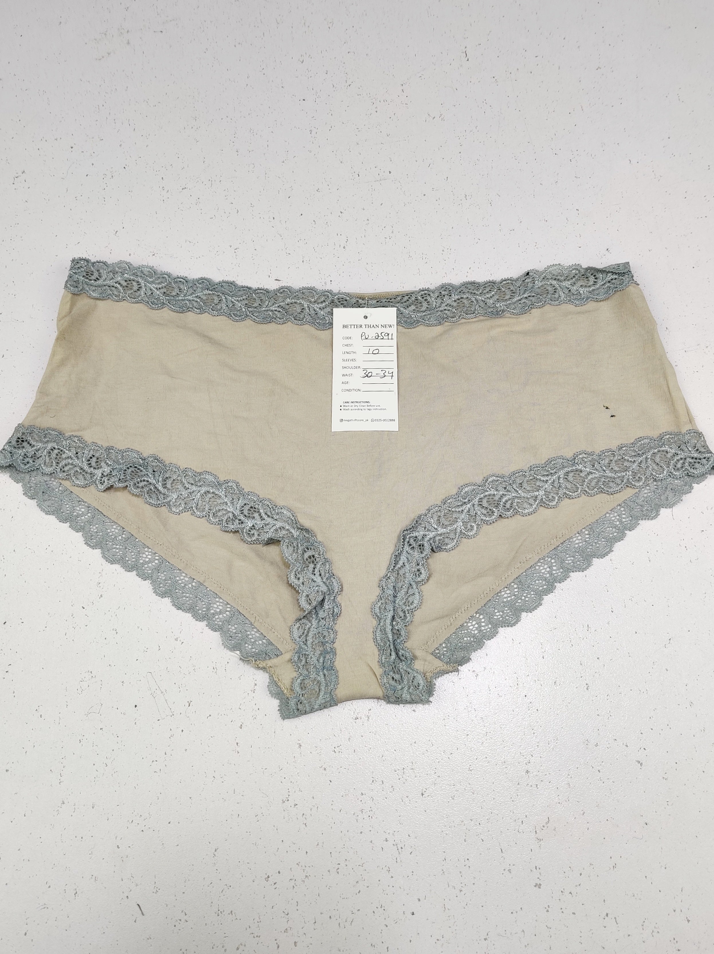 Buy online pre-used pre-loved 100% authentic & Original branded Unknown Brand (PU-2591) available in Pakistan. Top international brands avilable.
