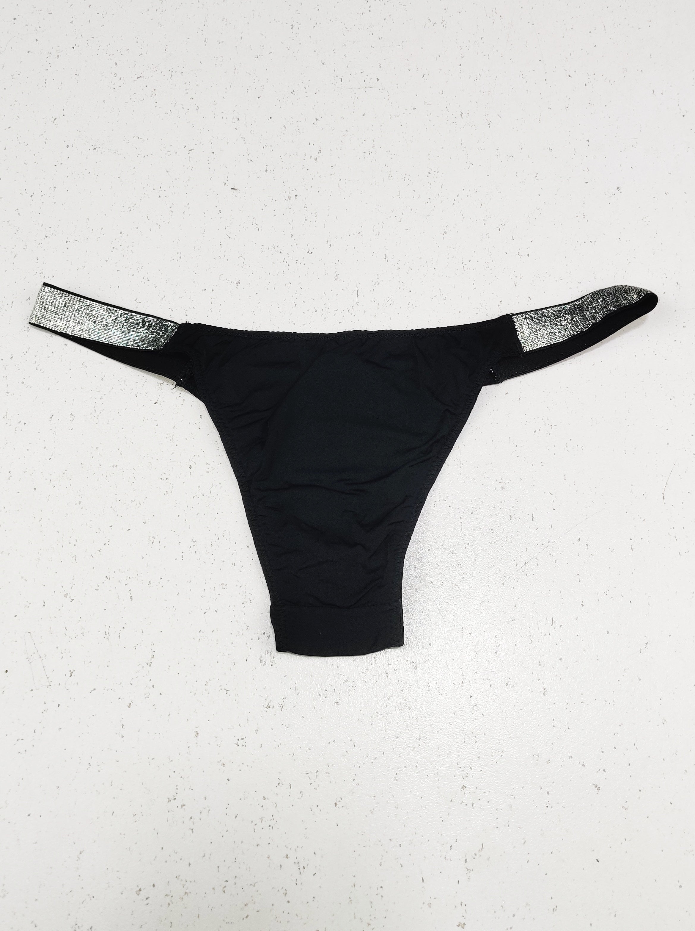 Buy online pre-used pre-loved 100% authentic & Original branded Unknown Brand (PU-2614) available in Pakistan. Top international brands avilable.