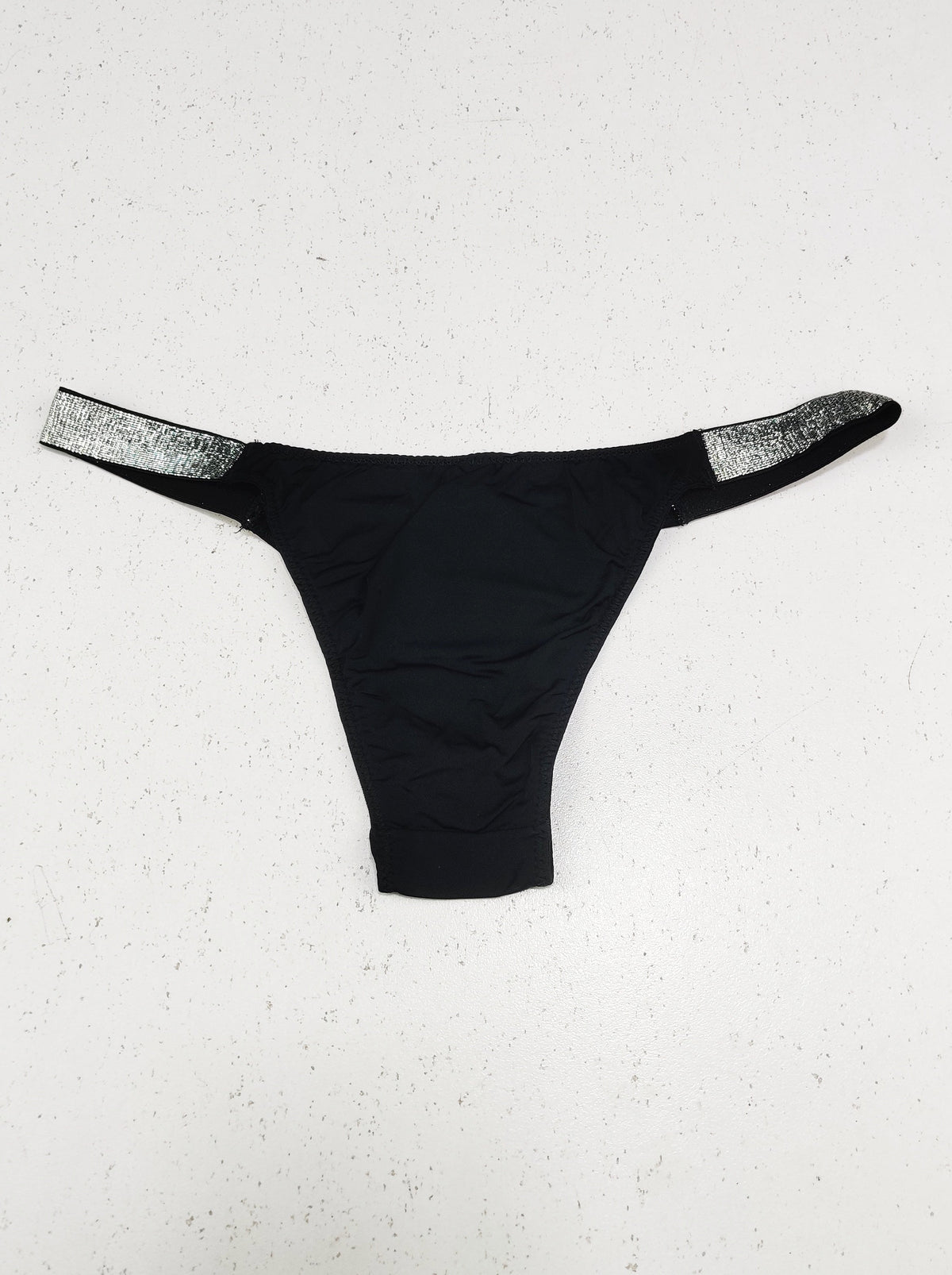 Buy online pre-used pre-loved 100% authentic & Original branded Unknown Brand (PU-2614) available in Pakistan. Top international brands avilable.