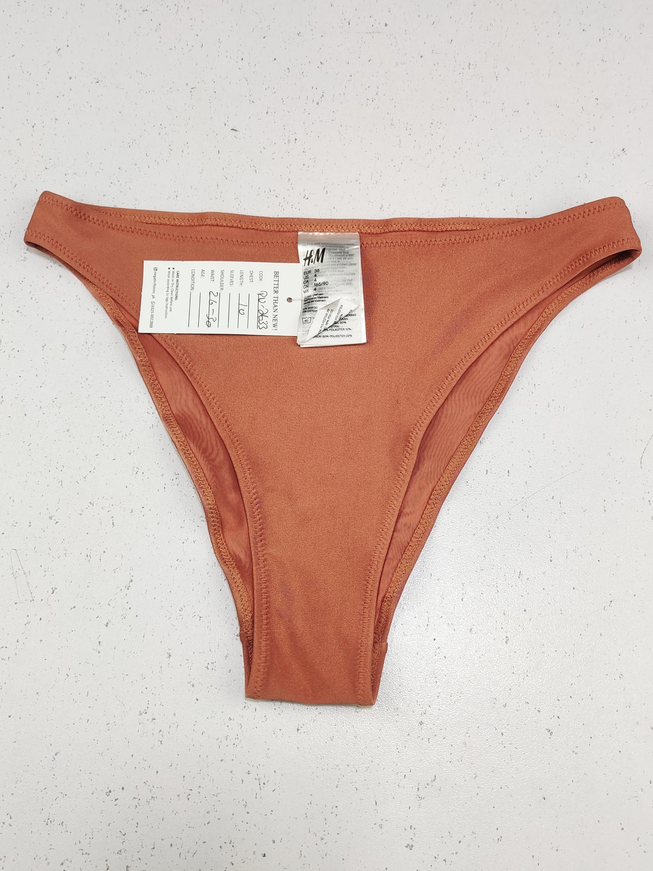 Buy online pre-used pre-loved 100% authentic & Original branded H&M (PU-2633) available in Pakistan. Top international brands avilable.