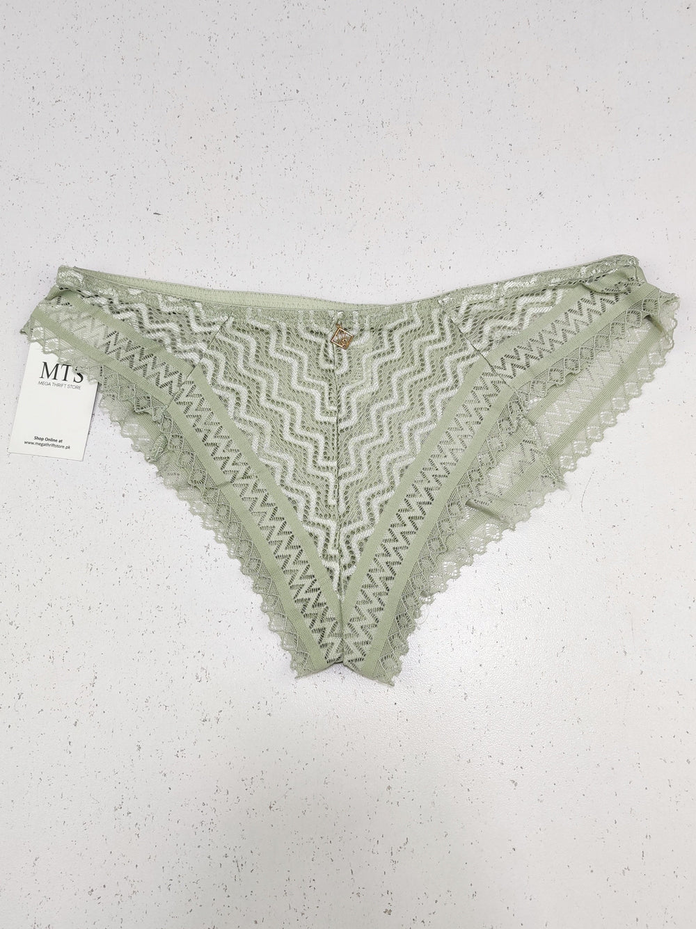 Buy online pre-used pre-loved 100% authentic & Original branded Unknown Brand (PU-2644) available in Pakistan. Top international brands avilable.