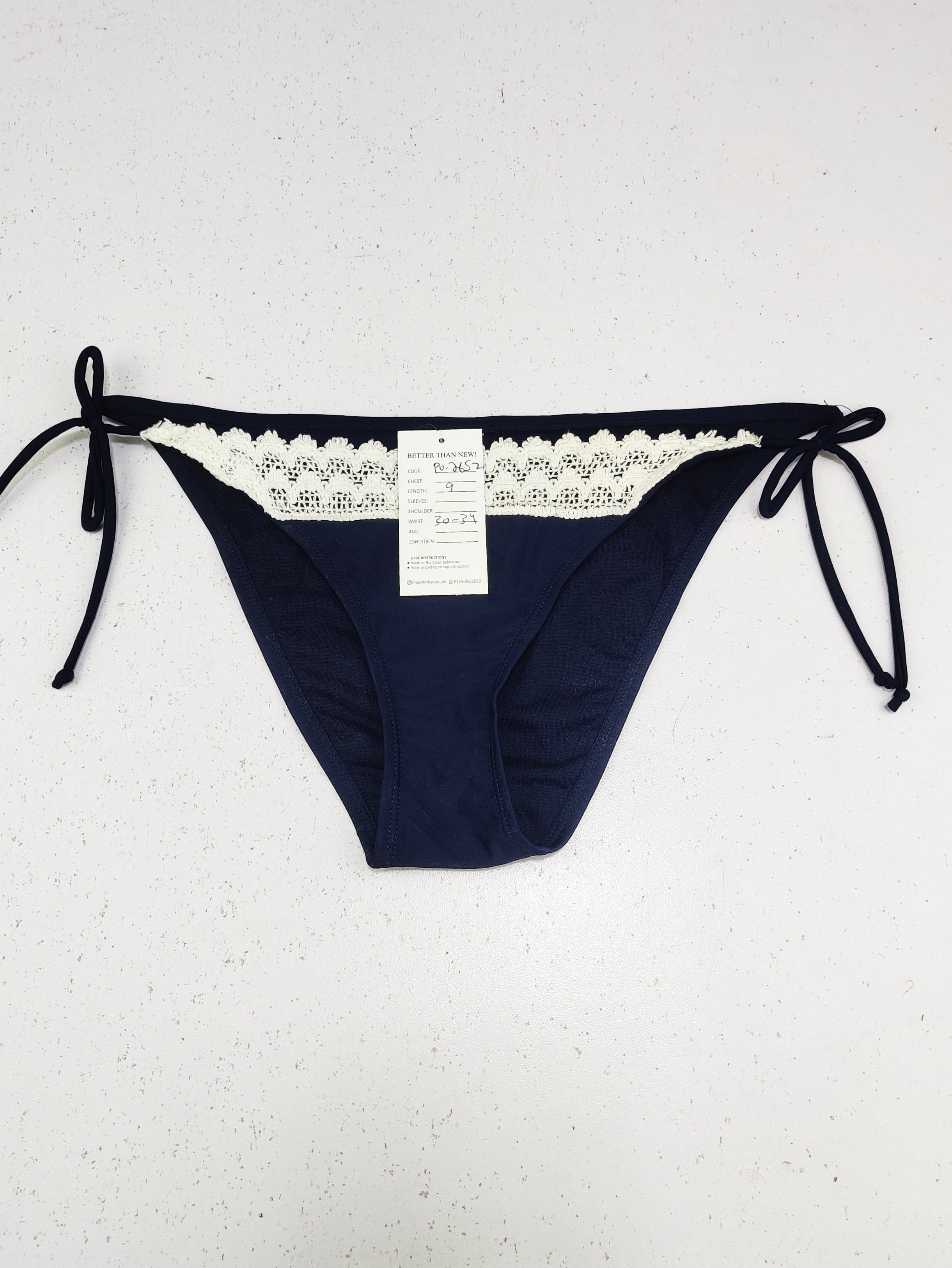 Buy online pre-used pre-loved 100% authentic & Original branded Unknown Brand (PU-2652) available in Pakistan. Top international brands avilable.