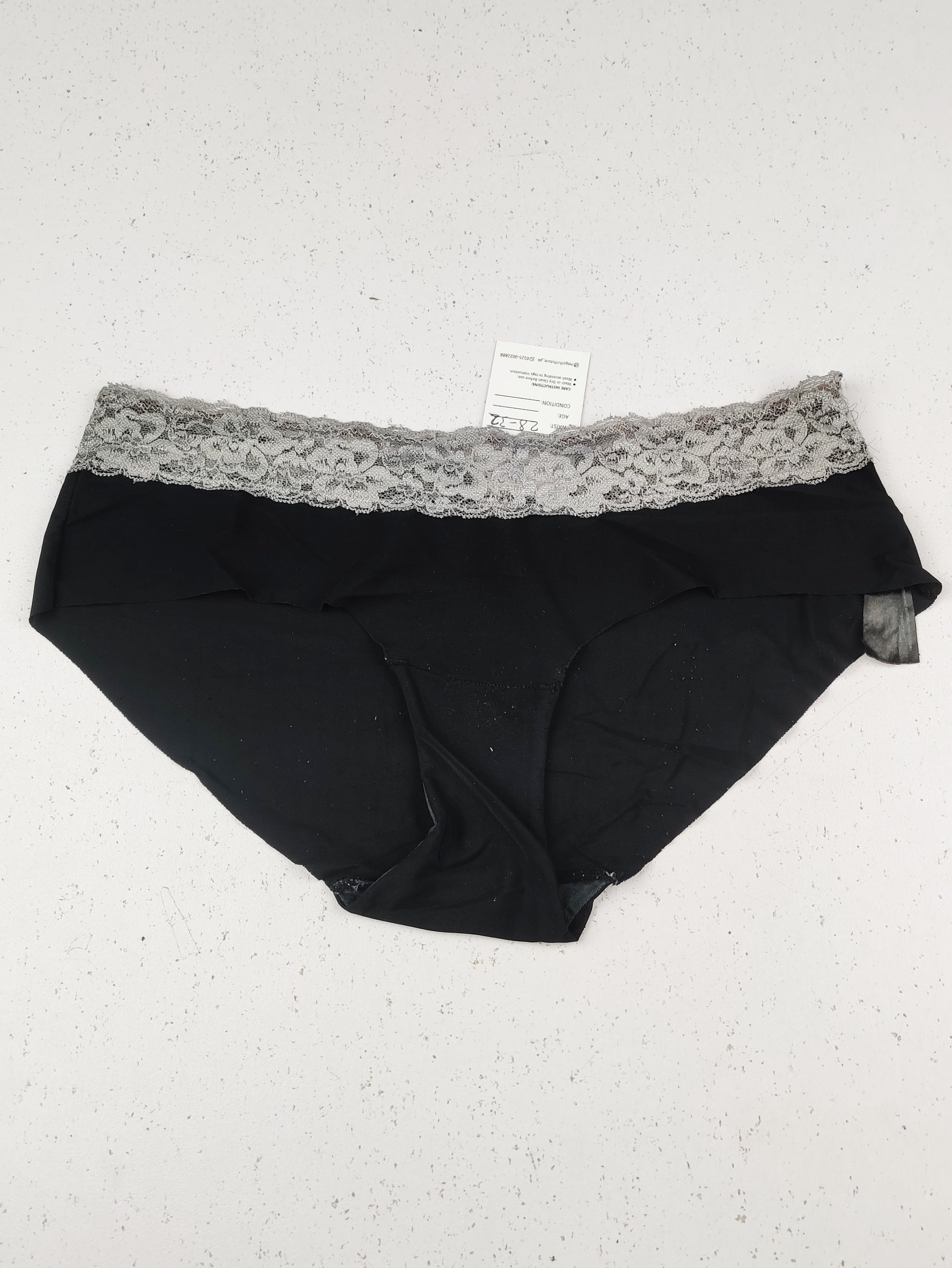 Buy online pre-used pre-loved 100% authentic & Original branded Unknown Brand (PU-2675) available in Pakistan. Top international brands avilable.